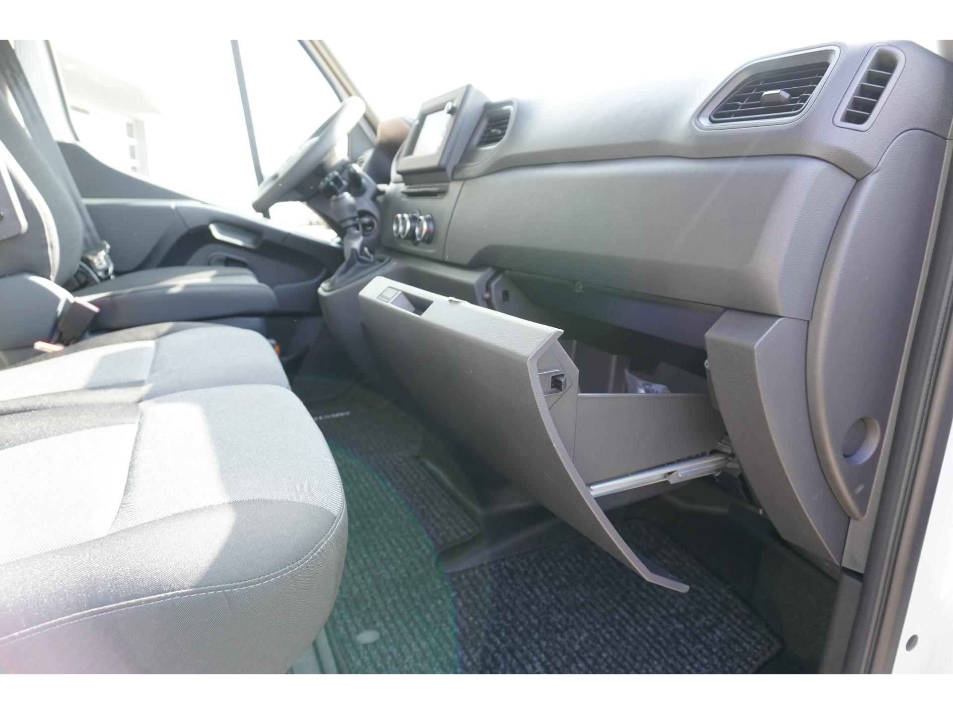 Foto 17 van Renault Master T35 2.3 dCi 165PK L3 Dubbel lucht Energy Chassis cabine
