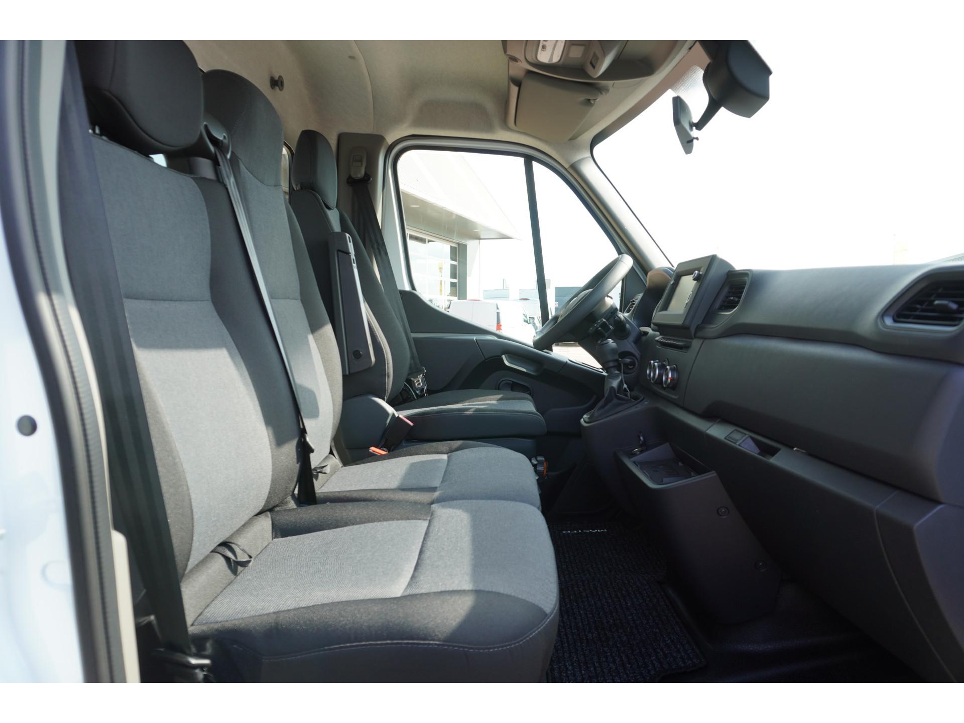Foto 3 van Renault Master T35 2.3 dCi 165PK L3 Dubbel lucht Energy Chassis cabine