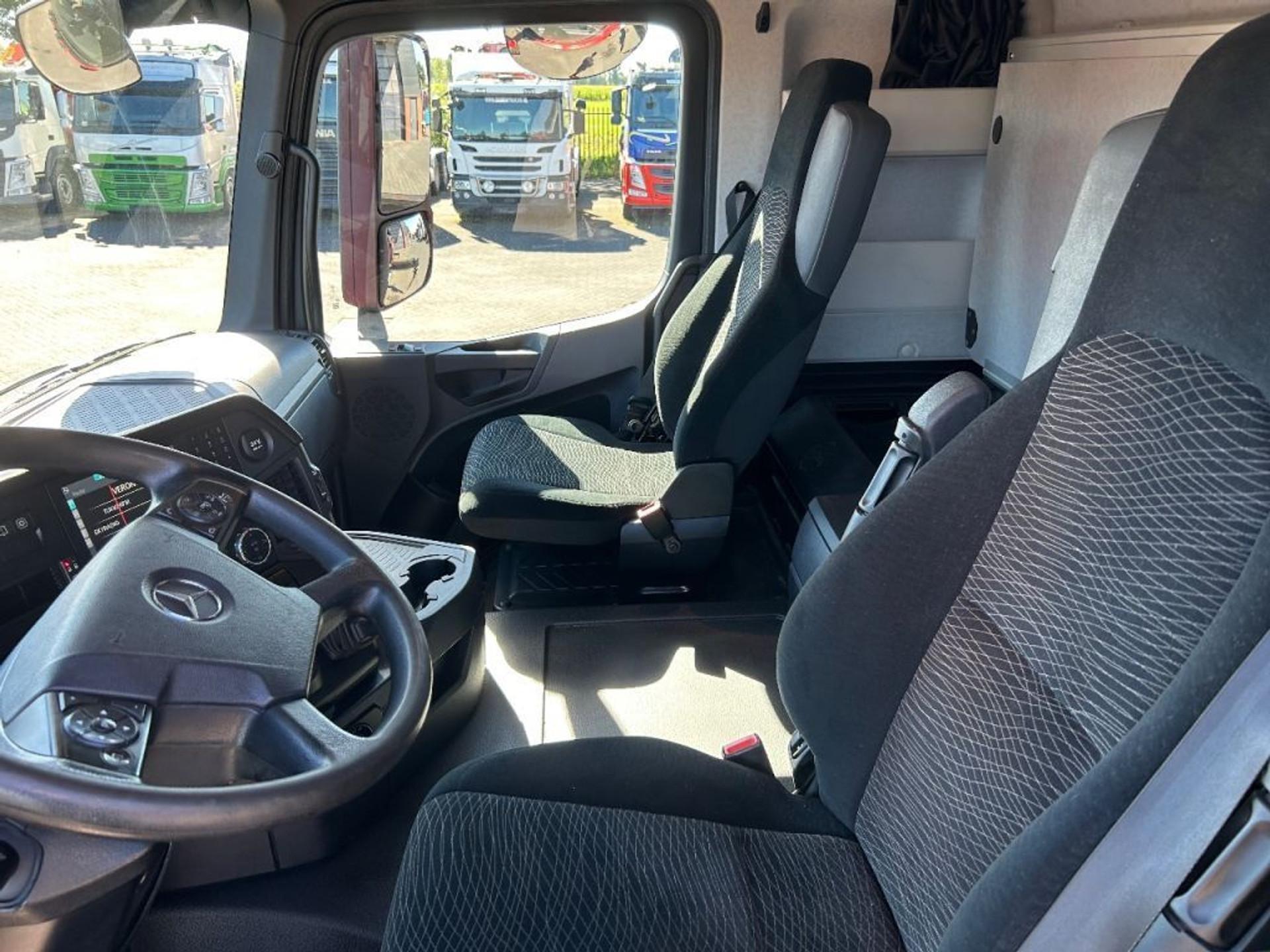 Foto 27 van Mercedes-Benz AROCS 3242 8x4 Euro 6 FASSI F 660 RA.2.26 HE-Dynamic + JIB & Whinch