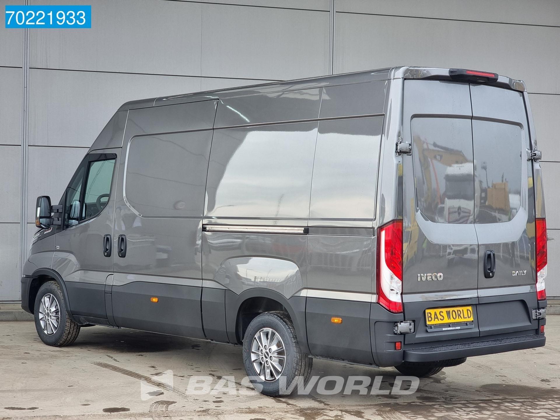 Foto 2 van Iveco 35S18 3.0L Automaat 2x Schuifdeur Navi ACC LED Camera L2H2 12m3 Airco