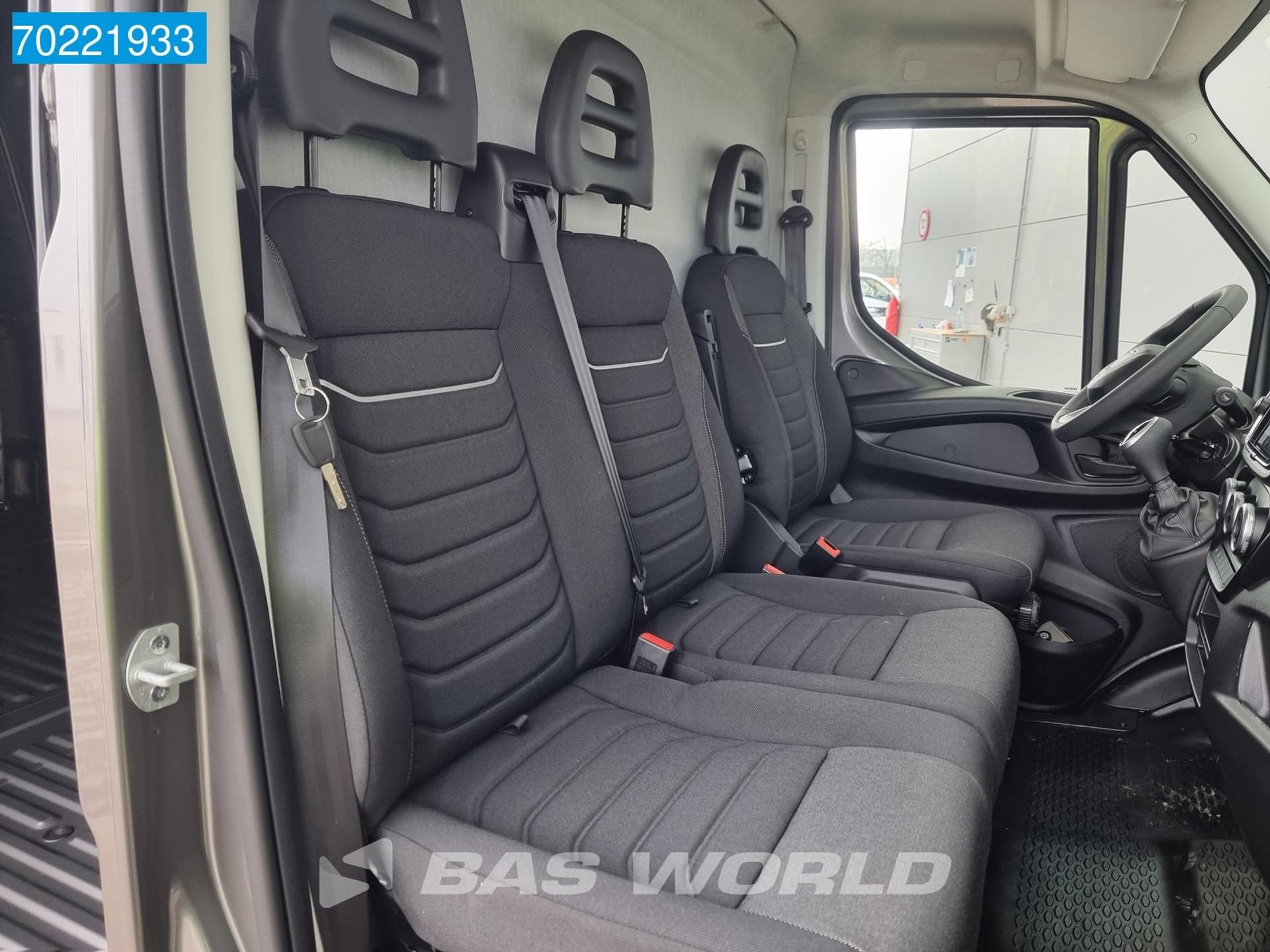 Foto 23 van Iveco 35S18 3.0L Automaat 2x Schuifdeur Navi ACC LED Camera L2H2 12m3 Airco