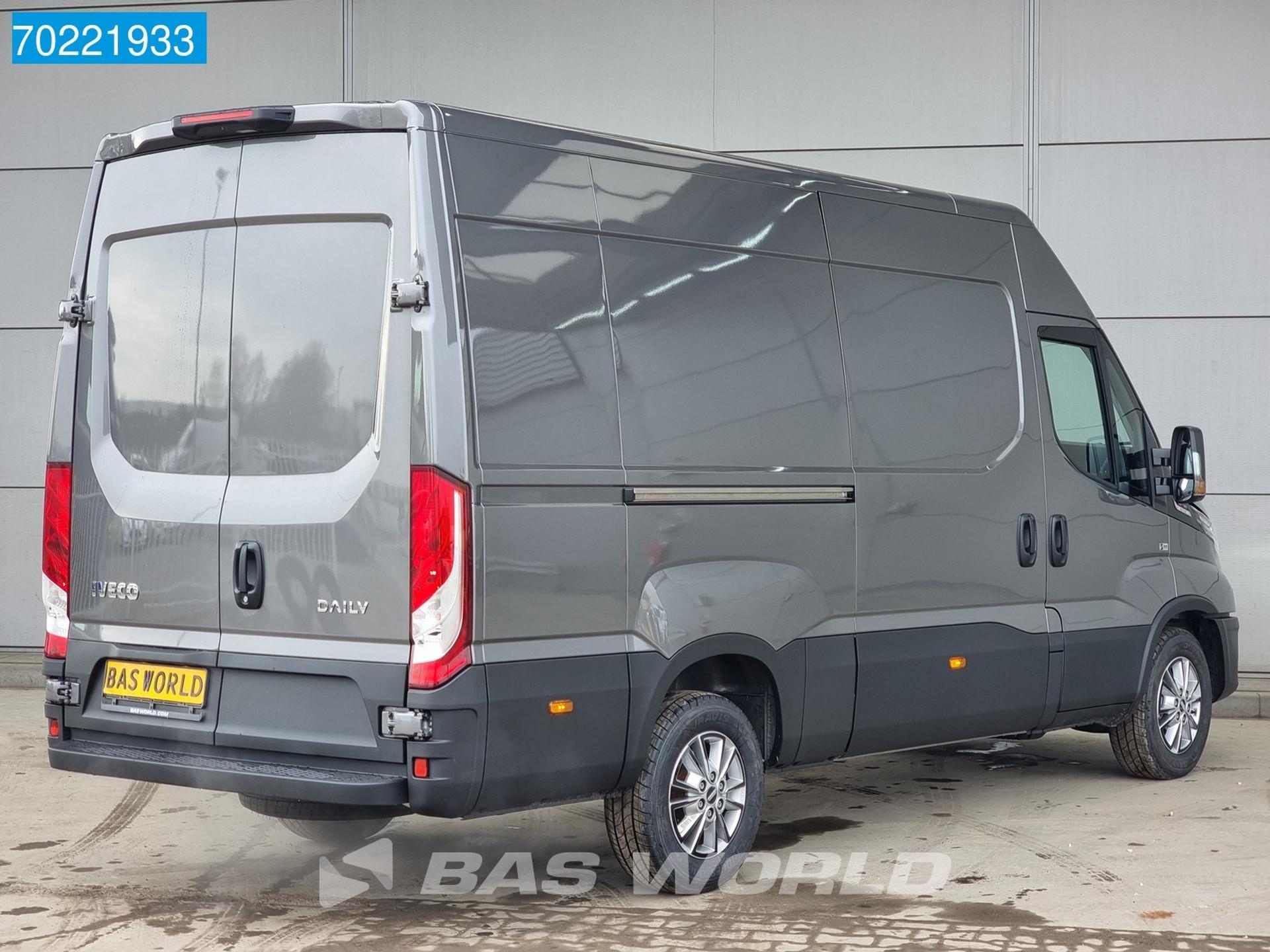 Foto 6 van Iveco 35S18 3.0L Automaat 2x Schuifdeur Navi ACC LED Camera L2H2 12m3 Airco