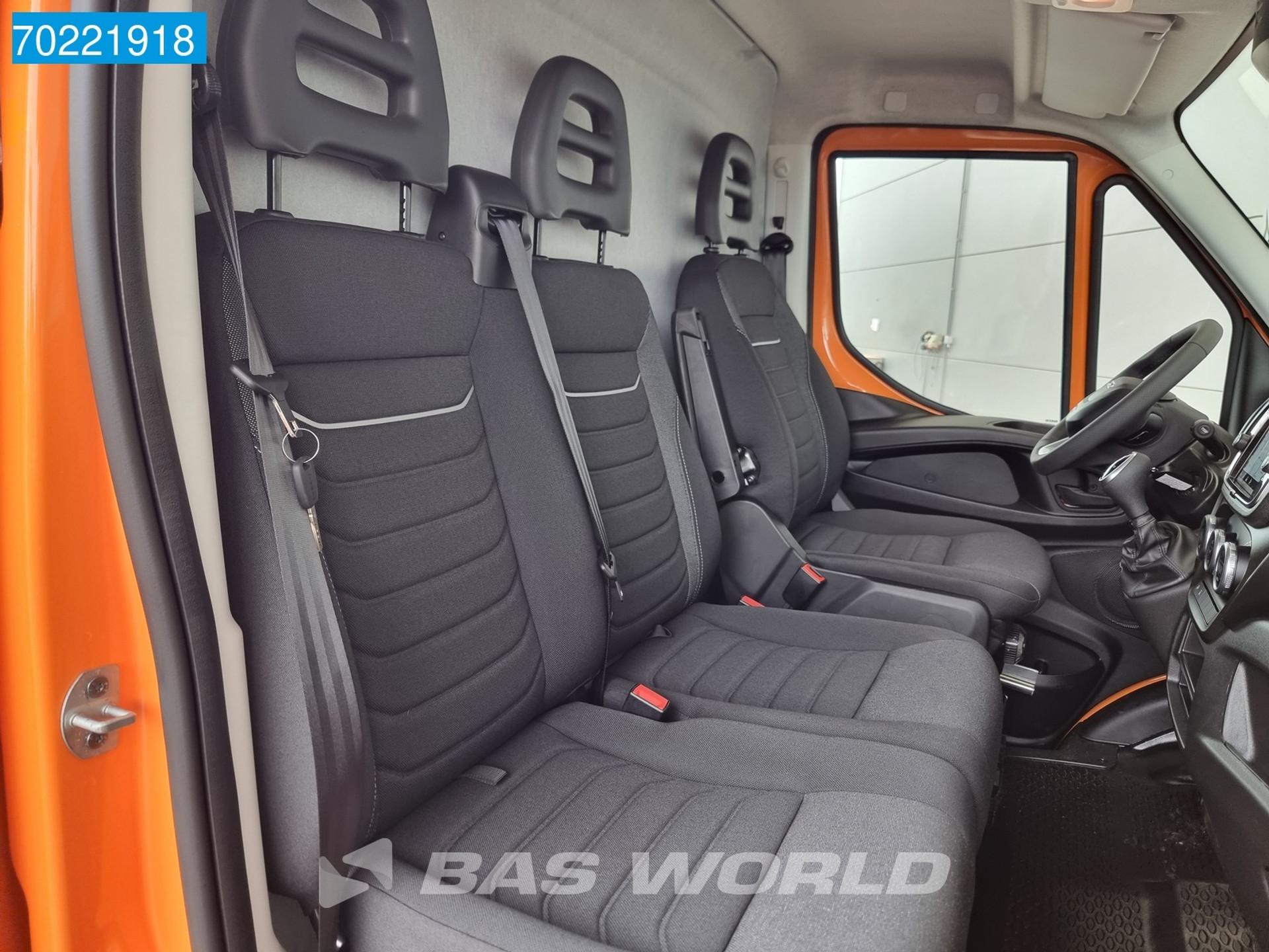 Foto 14 van Iveco 35S18 3.0L 180PK Automaat Navi ACC Camera LM Velgen 12m3 Airco