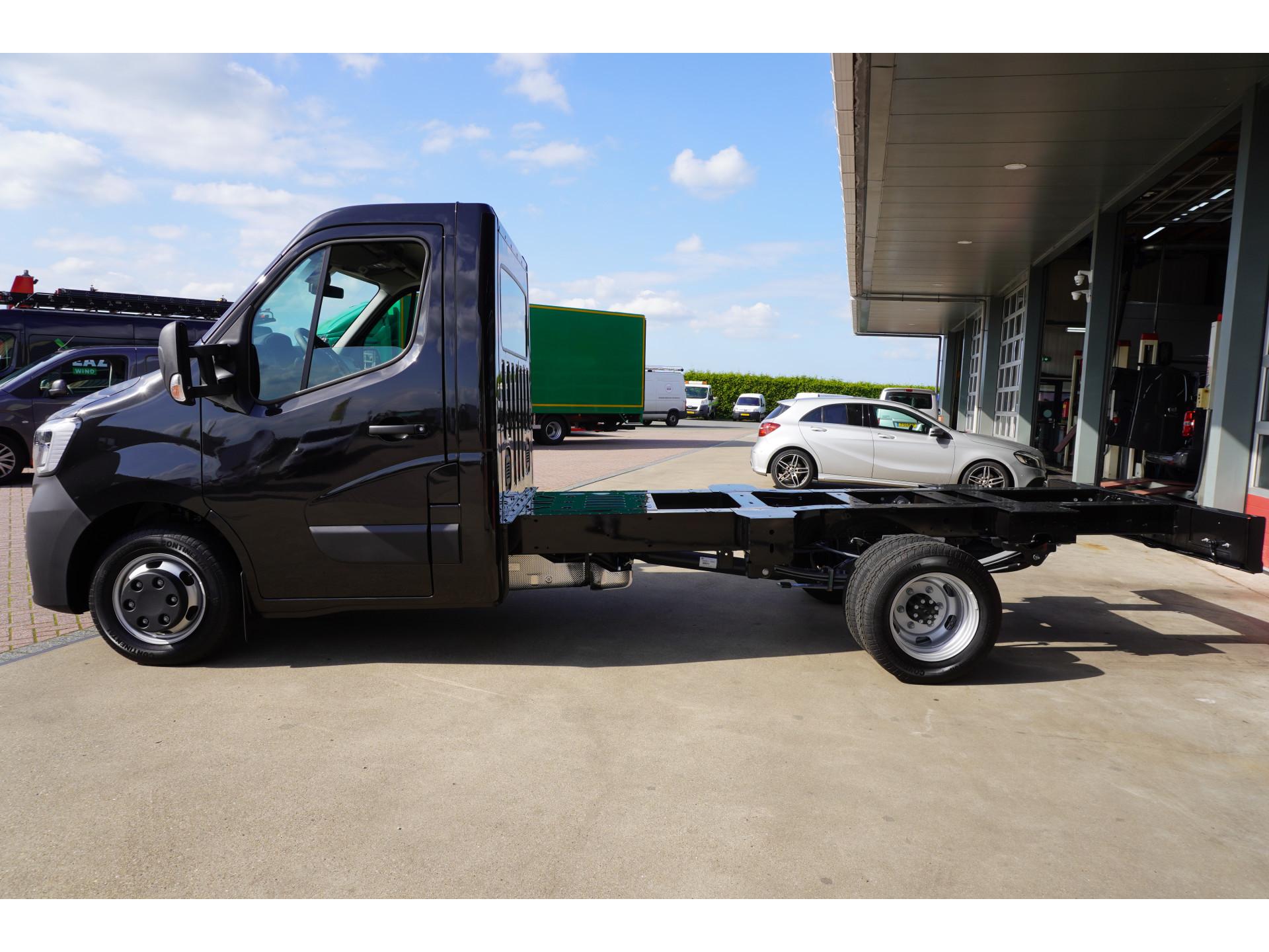 Foto 7 van Renault Master T35 2.3 dCi 165PK L3 Chassis Cabine Dubbellucht