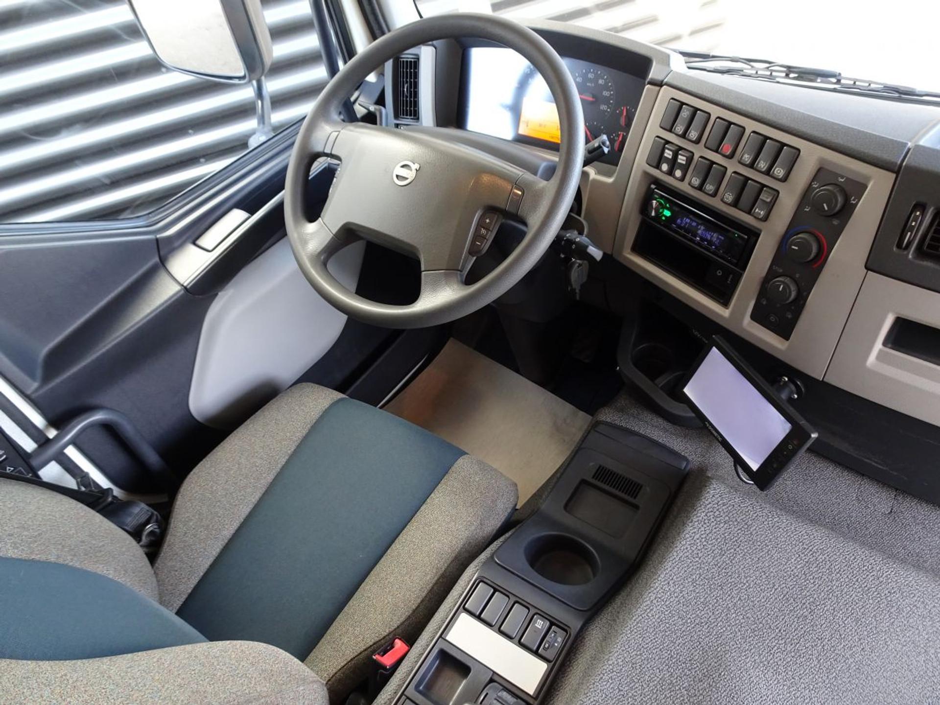 Foto 10 van Volvo FE 320 EURO 6 / BOX - SIDE DOORS / ISOLATED / LIFT