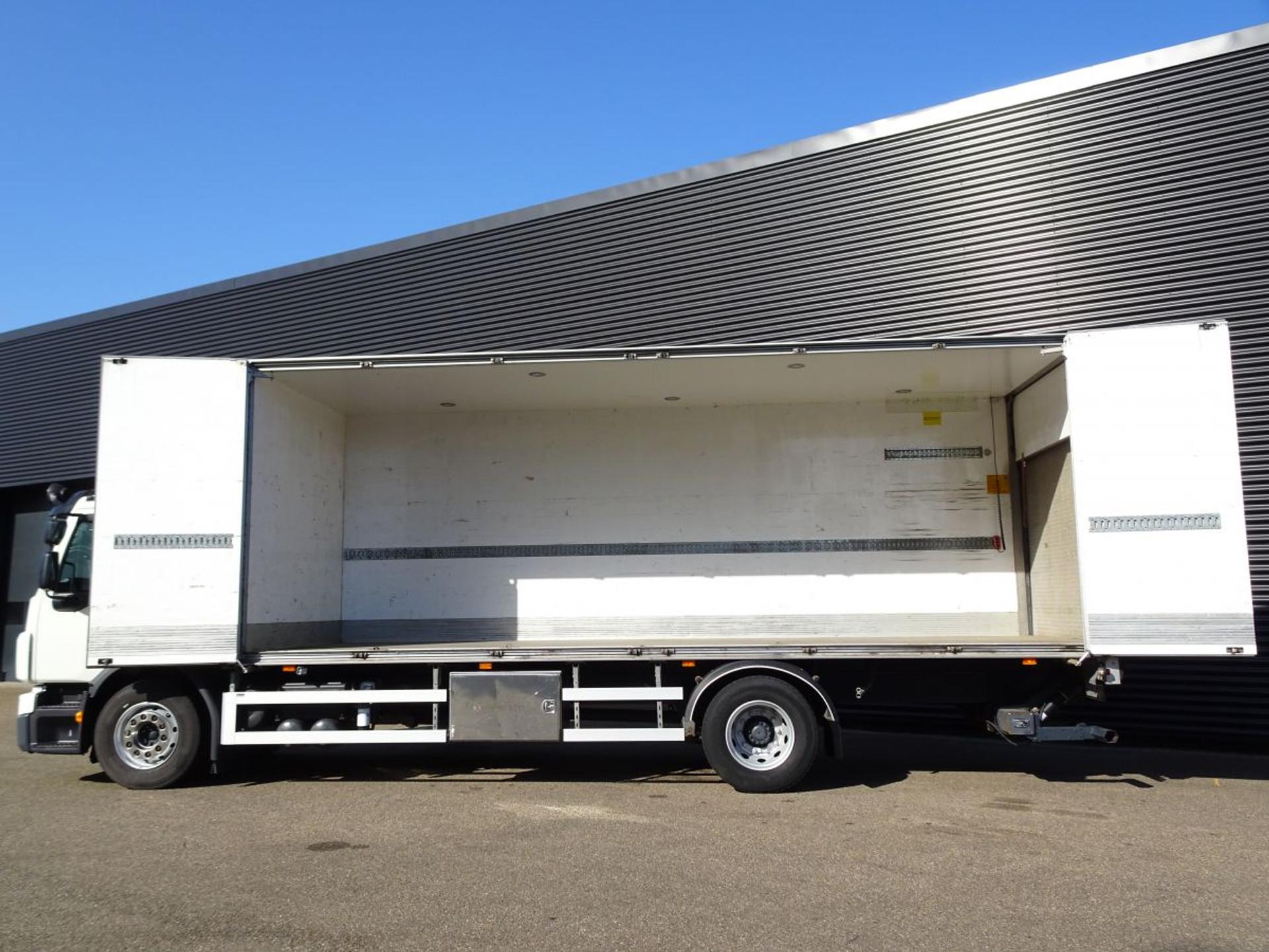 Foto 3 van Volvo FE 320 EURO 6 / BOX - SIDE DOORS / ISOLATED / LIFT