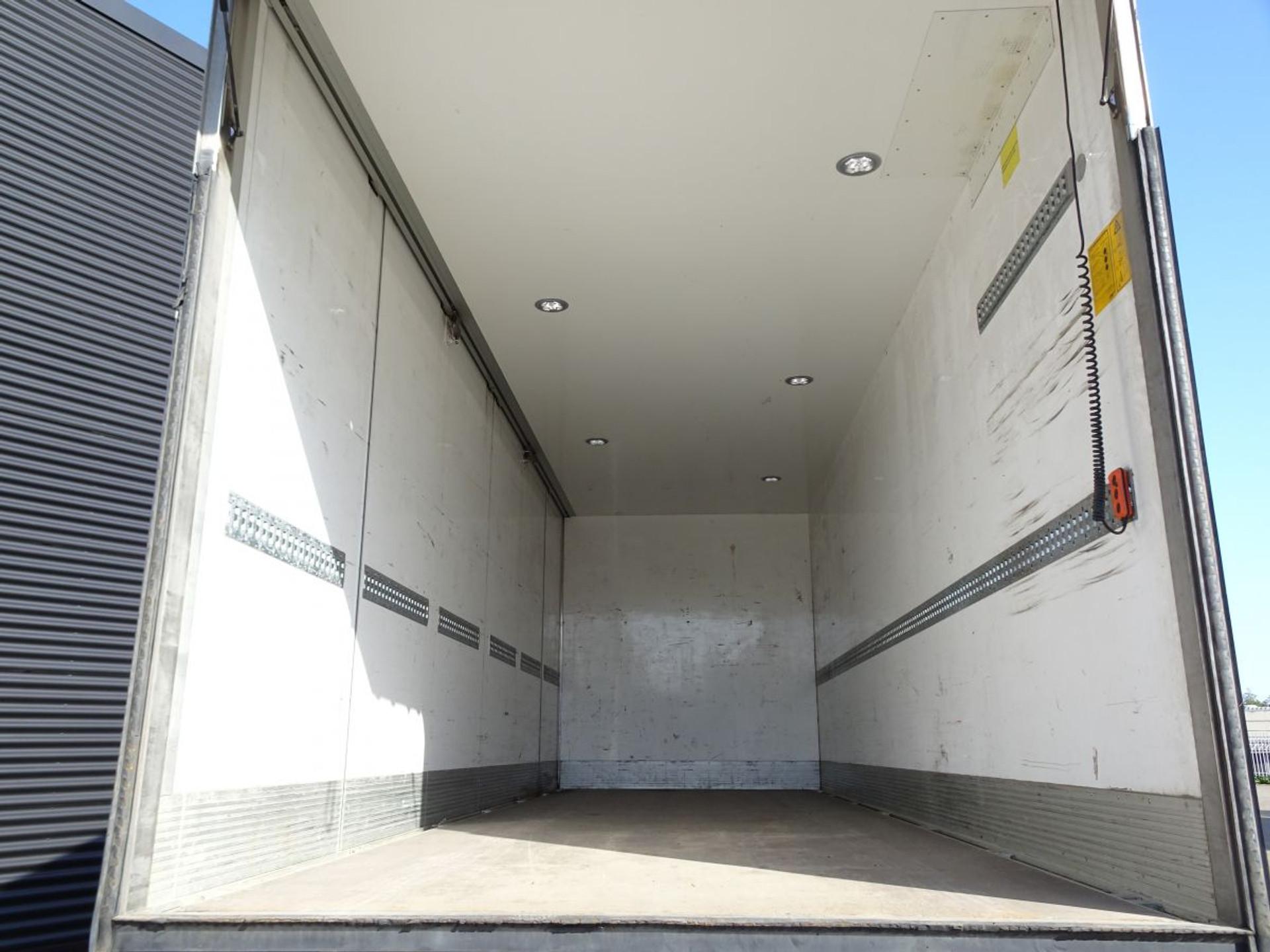 Foto 7 van Volvo FE 320 EURO 6 / BOX - SIDE DOORS / ISOLATED / LIFT