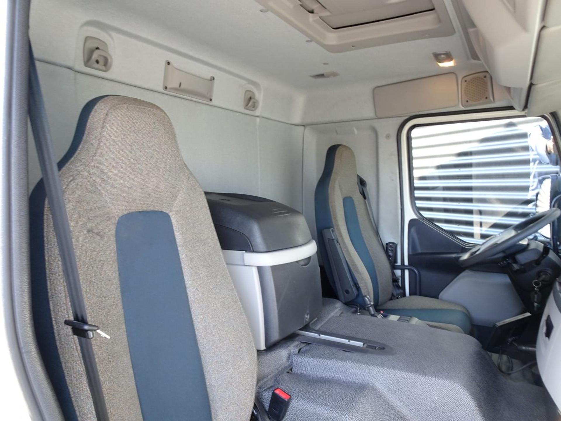 Foto 9 van Volvo FE 320 EURO 6 / BOX - SIDE DOORS / ISOLATED / LIFT