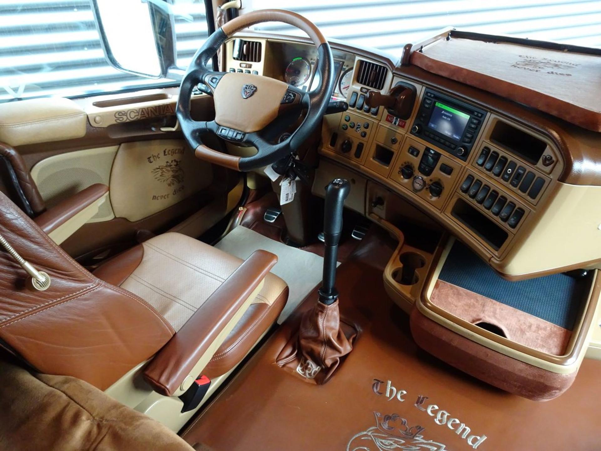 Foto 10 van Scania R580 V8 4x2 / FULL AIR / MANUAL / RETARDER / SHOW