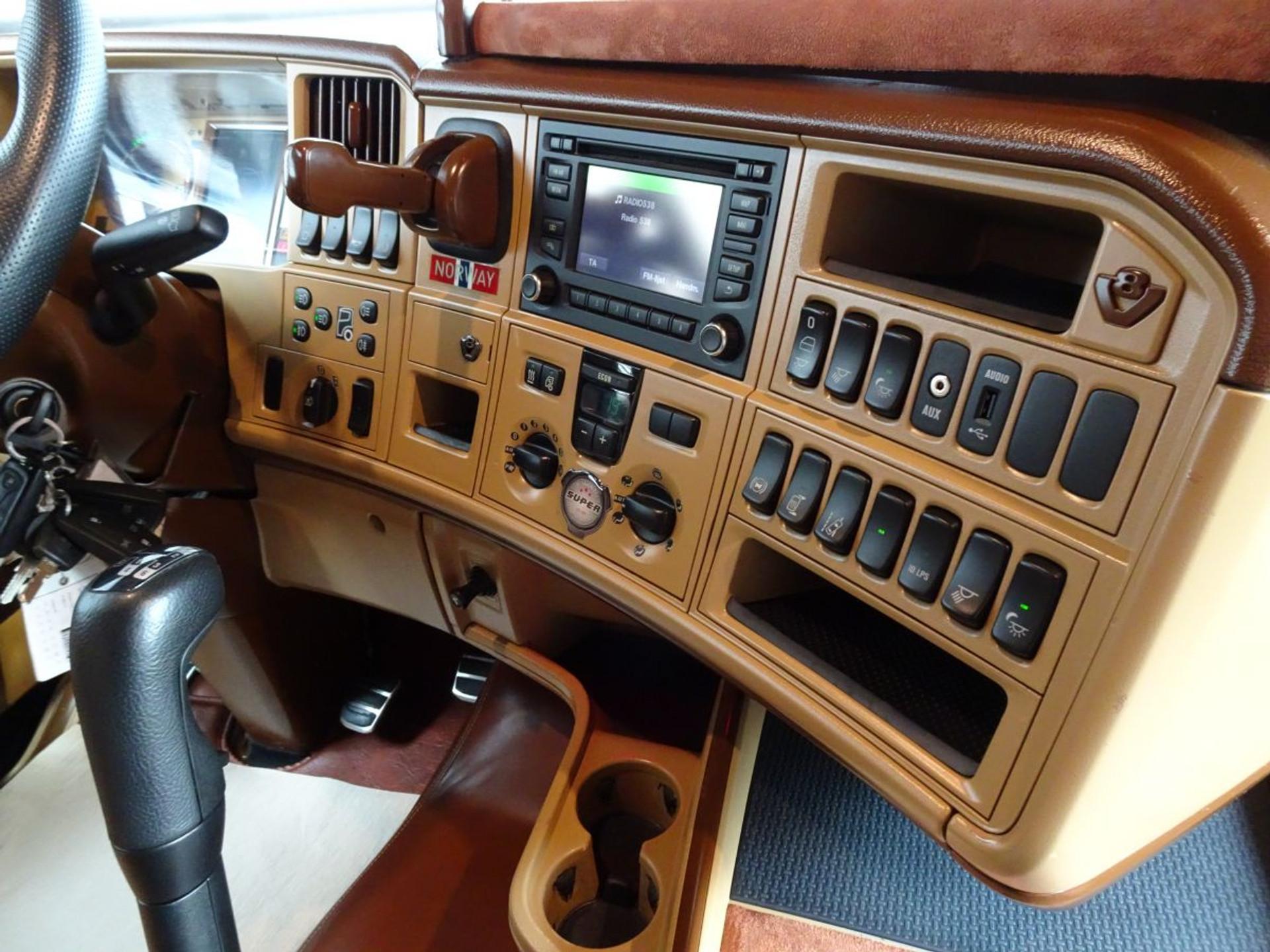 Foto 11 van Scania R580 V8 4x2 / FULL AIR / MANUAL / RETARDER / SHOW