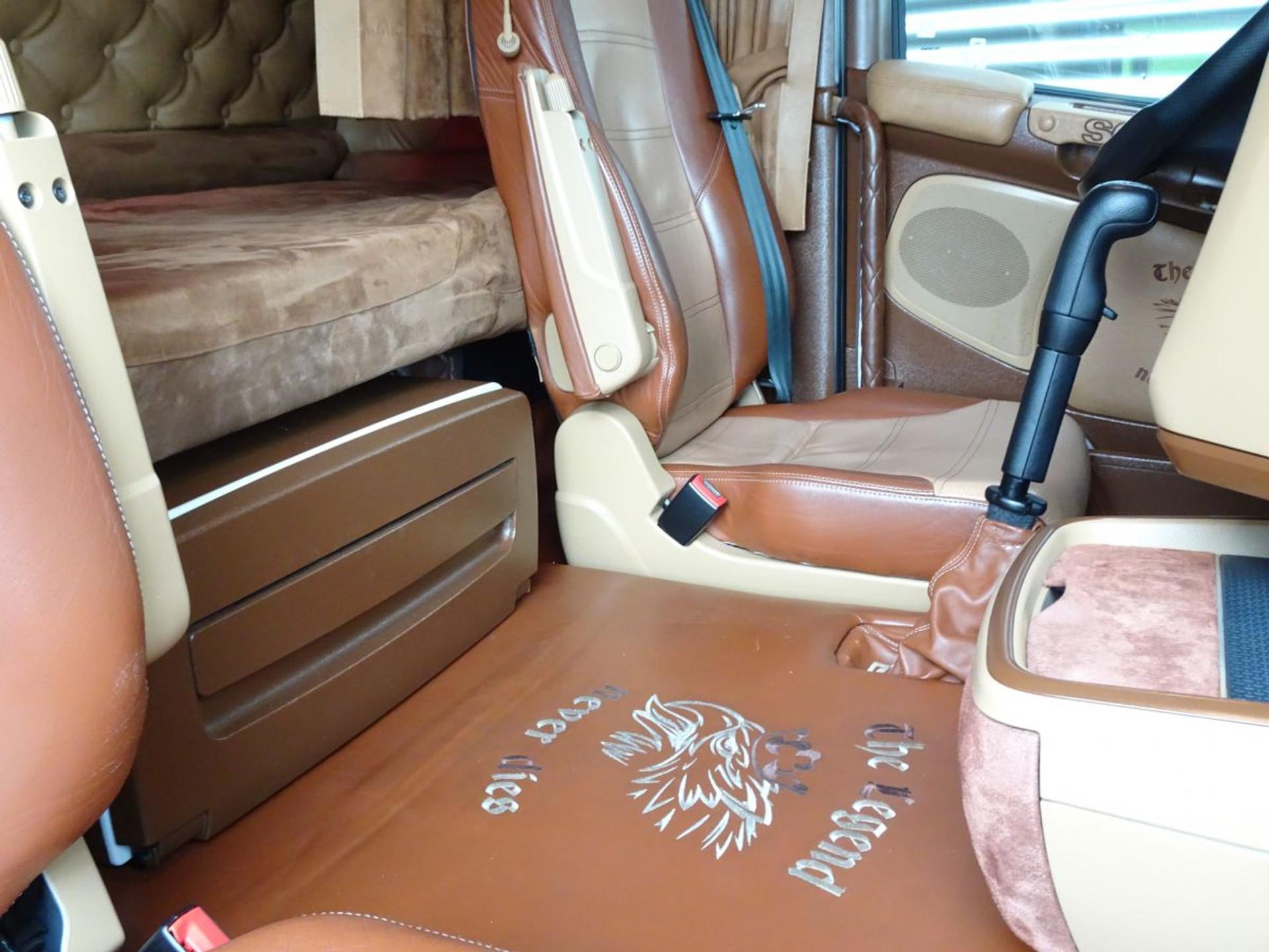 Foto 14 van Scania R580 V8 4x2 / FULL AIR / MANUAL / RETARDER / SHOW