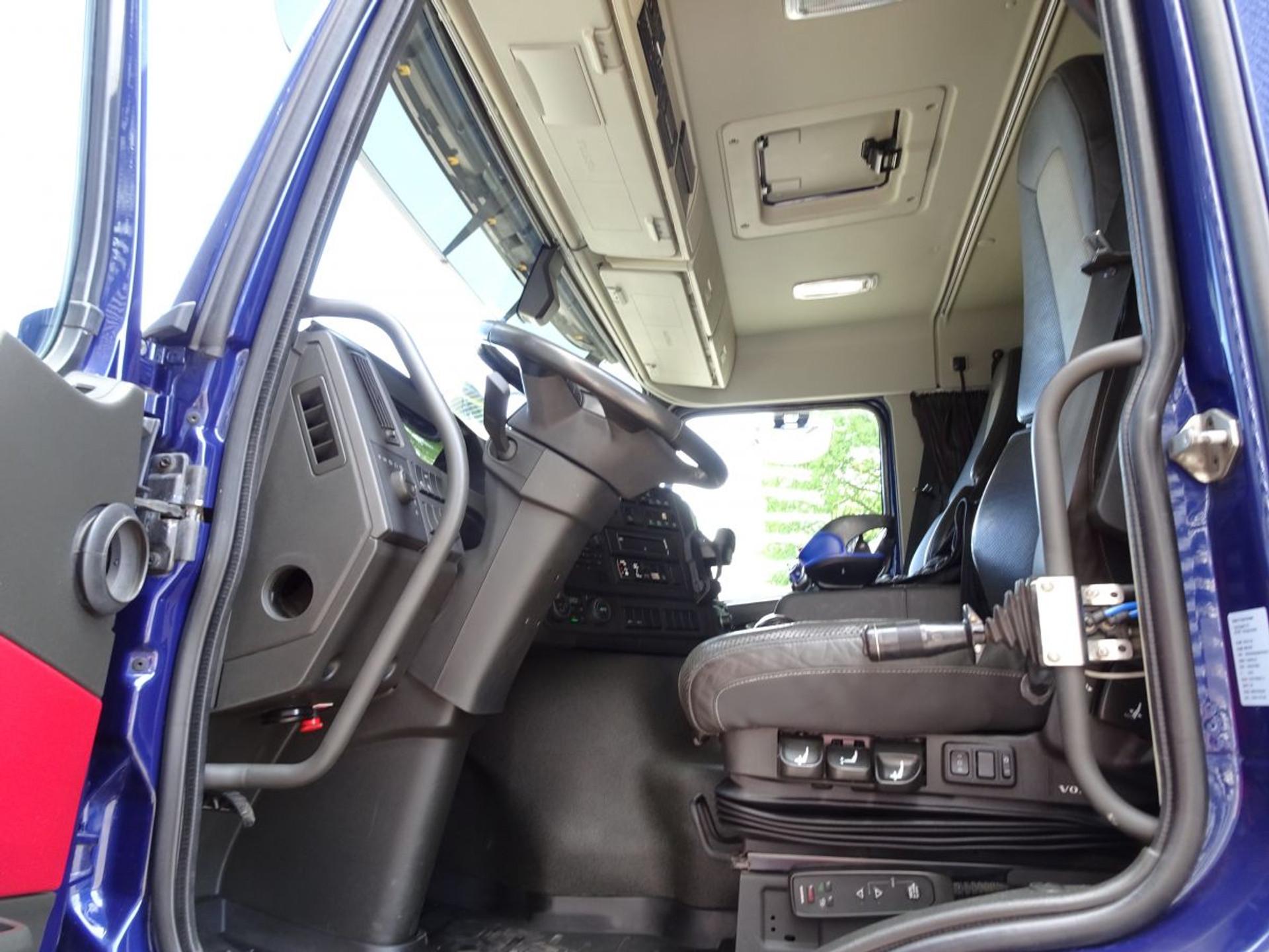 Foto 13 van Volvo FMX340 / EURO 6 / 4x2 / CRANE - KRAN + HOOKLIFT