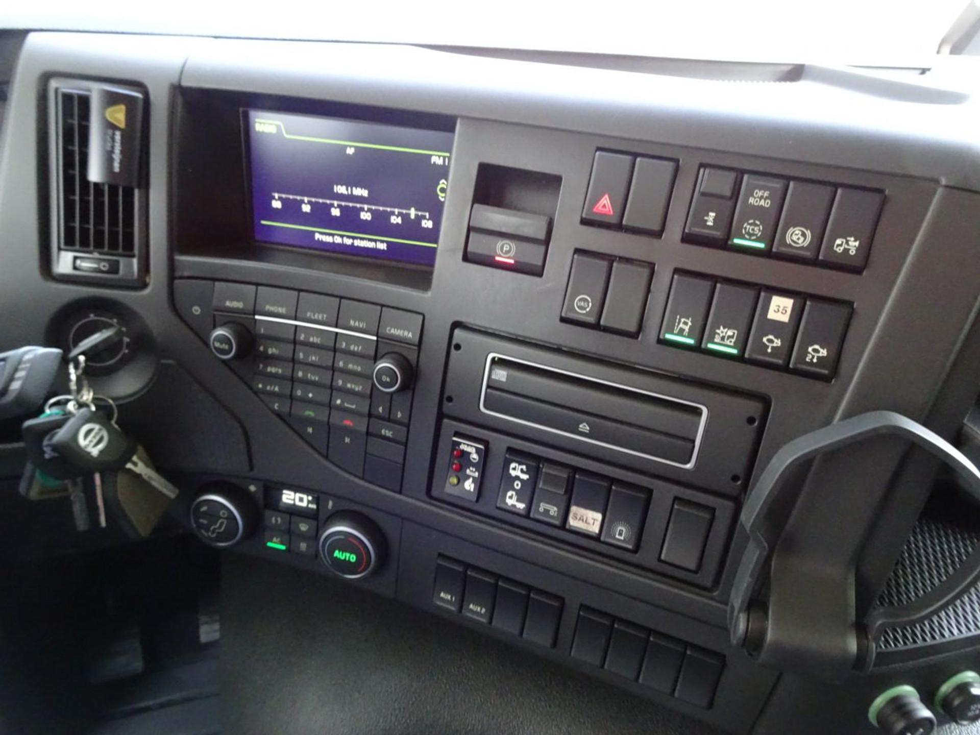 Foto 14 van Volvo FMX340 / EURO 6 / 4x2 / CRANE - KRAN + HOOKLIFT