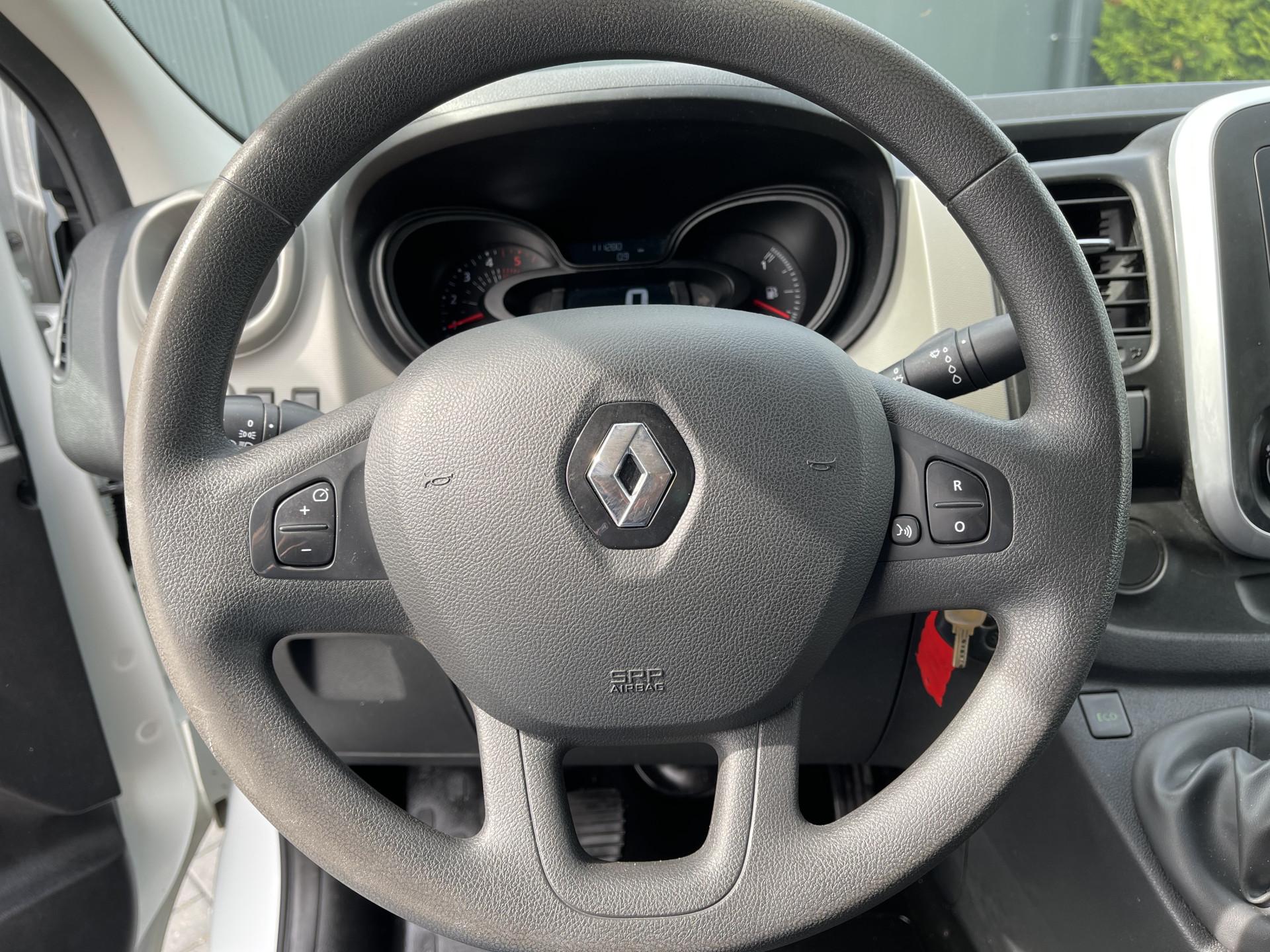 Foto 8 van Renault 1.6 dCi 122 PK / L2H1 / 1e EIG. / TREKHAAK / IMPERIAAL / AIRCO / CRUISE / NAVI / 3-ZITS