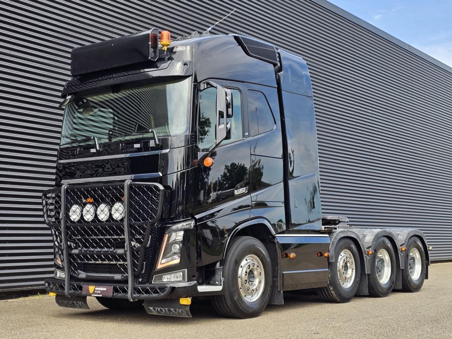 Foto 1 van Volvo FH 16.750 8x4 E6 / RETARDER / HYDRAULIC / CRAWL GEAR