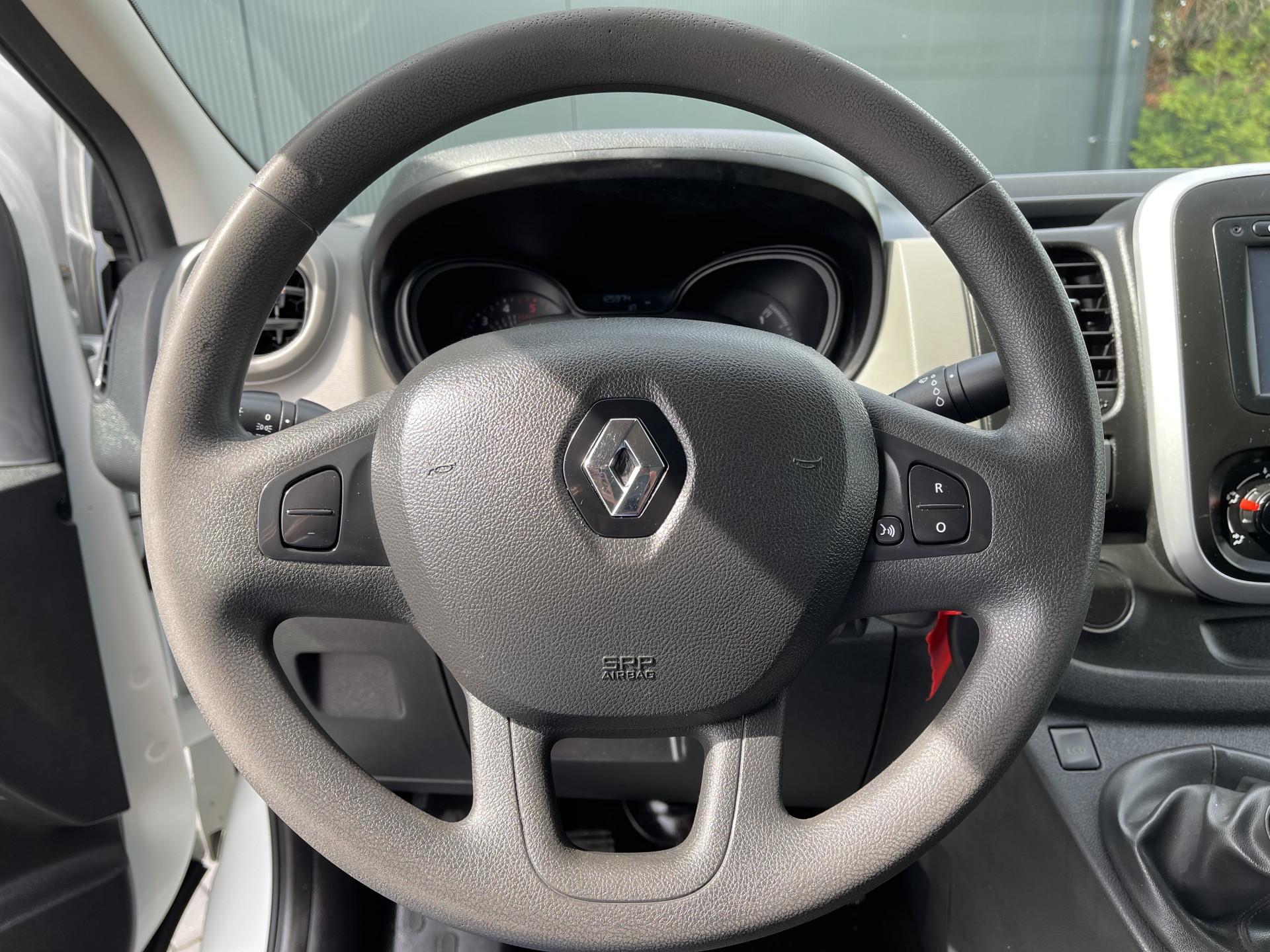 Foto 9 van Renault 1.6 dCi 122 PK / L2H1 / 1e EIG. / TREKHAAK / IMPERIAAL / AIRCO / CRUISE / NAVI / 3-ZITS