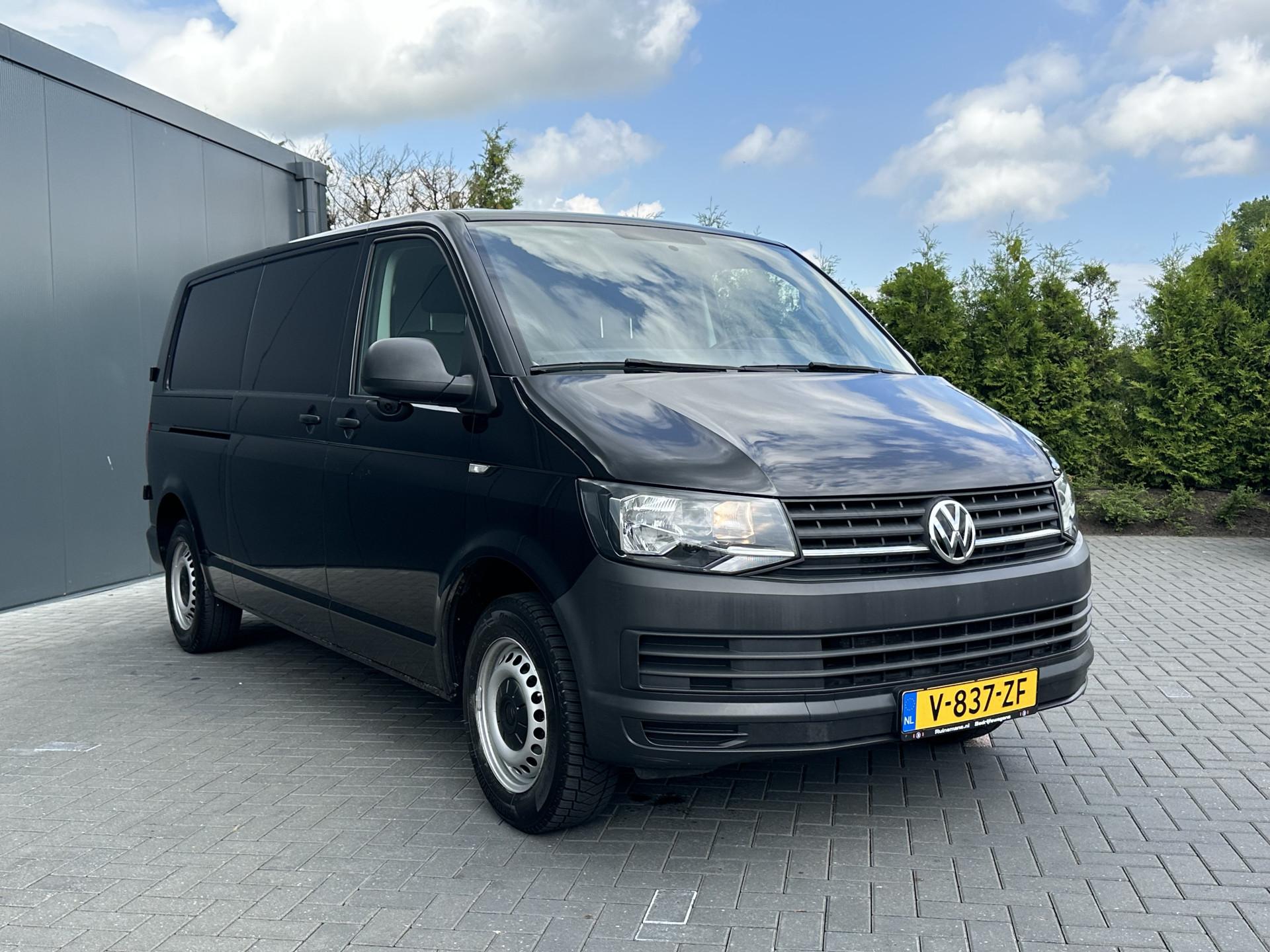 Foto 3 van Volkswagen 2.0 TDI 150 PK DSG AUTOMAAT / L2H1 / 1e EIG. / NAVI / AIRCO / CRUISE / STOELVERW. / APPLE CARPLAY / PDC