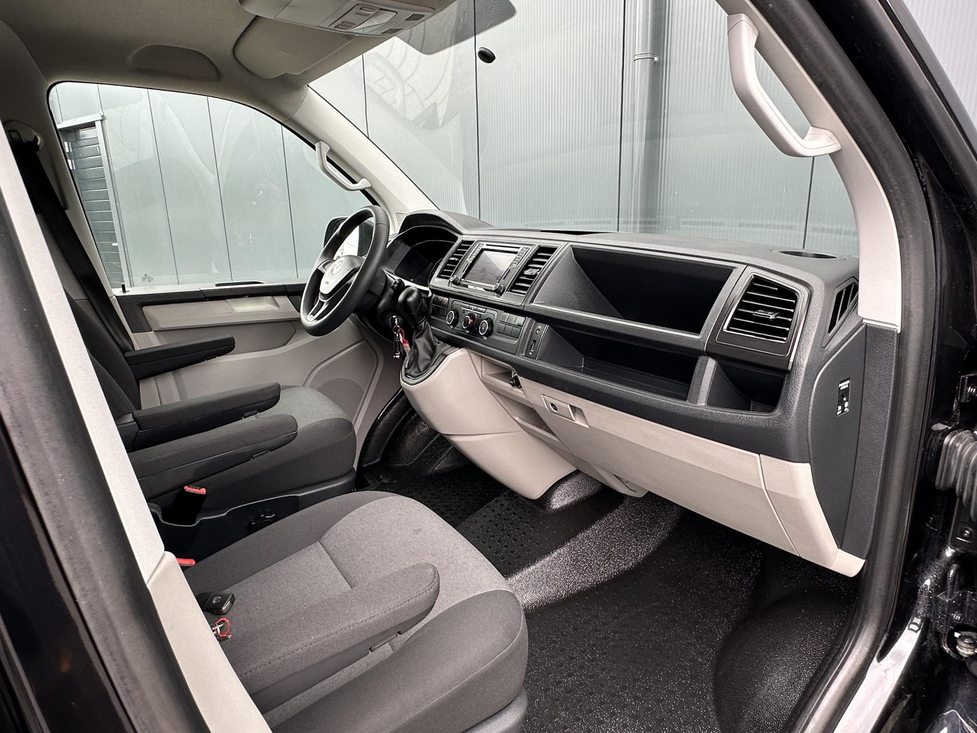 Foto 5 van Volkswagen 2.0 TDI 150 PK DSG AUTOMAAT / L2H1 / 1e EIG. / NAVI / AIRCO / CRUISE / STOELVERW. / APPLE CARPLAY / PDC