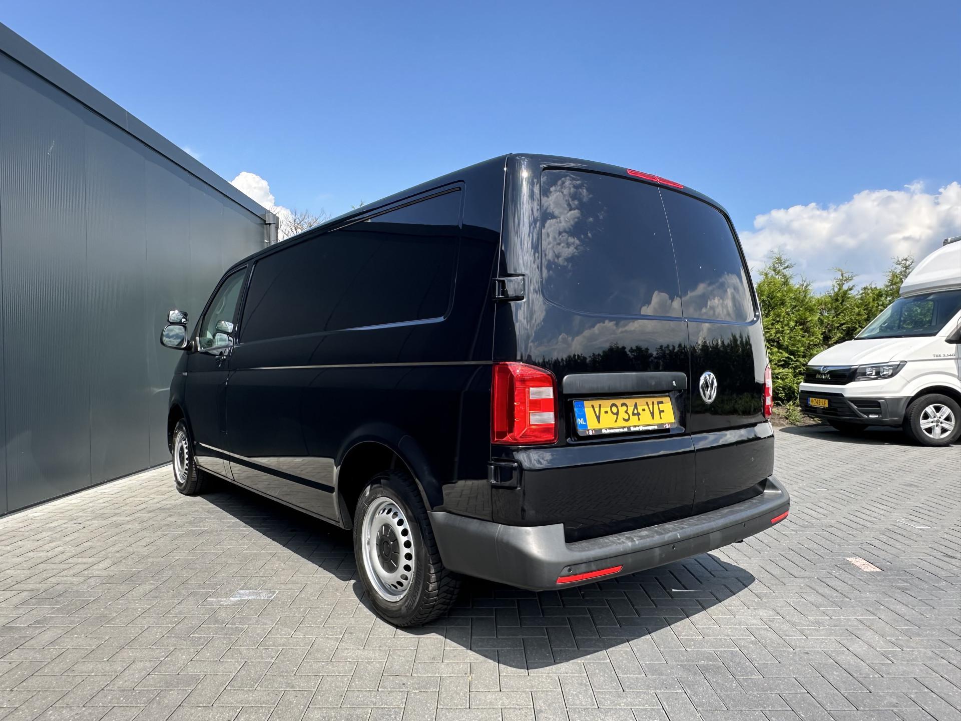 Foto 4 van Volkswagen 2.0 TDI 115 PK / L2H1 / 1e EIGENAAR / AIRCO / CRUISE / NAVI / APPLE CARPLAY / PDC