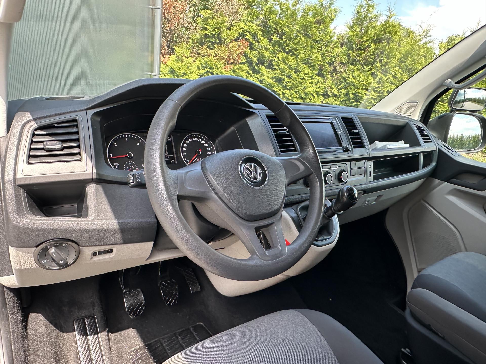 Foto 6 van Volkswagen 2.0 TDI 115 PK / L2H1 / 1e EIGENAAR / AIRCO / CRUISE / NAVI / APPLE CARPLAY / PDC