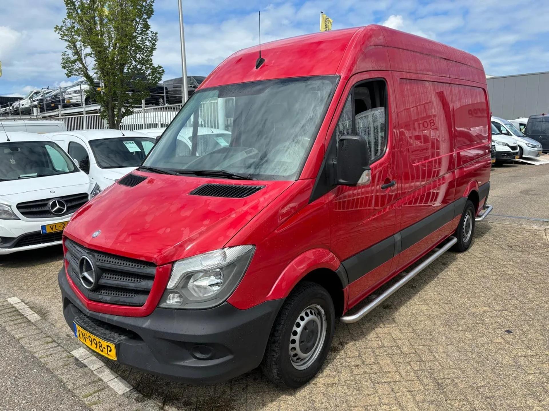 Foto 2 van Mercedes-Benz 210CDI L2H2 270 Graden Deuren 145.000KM