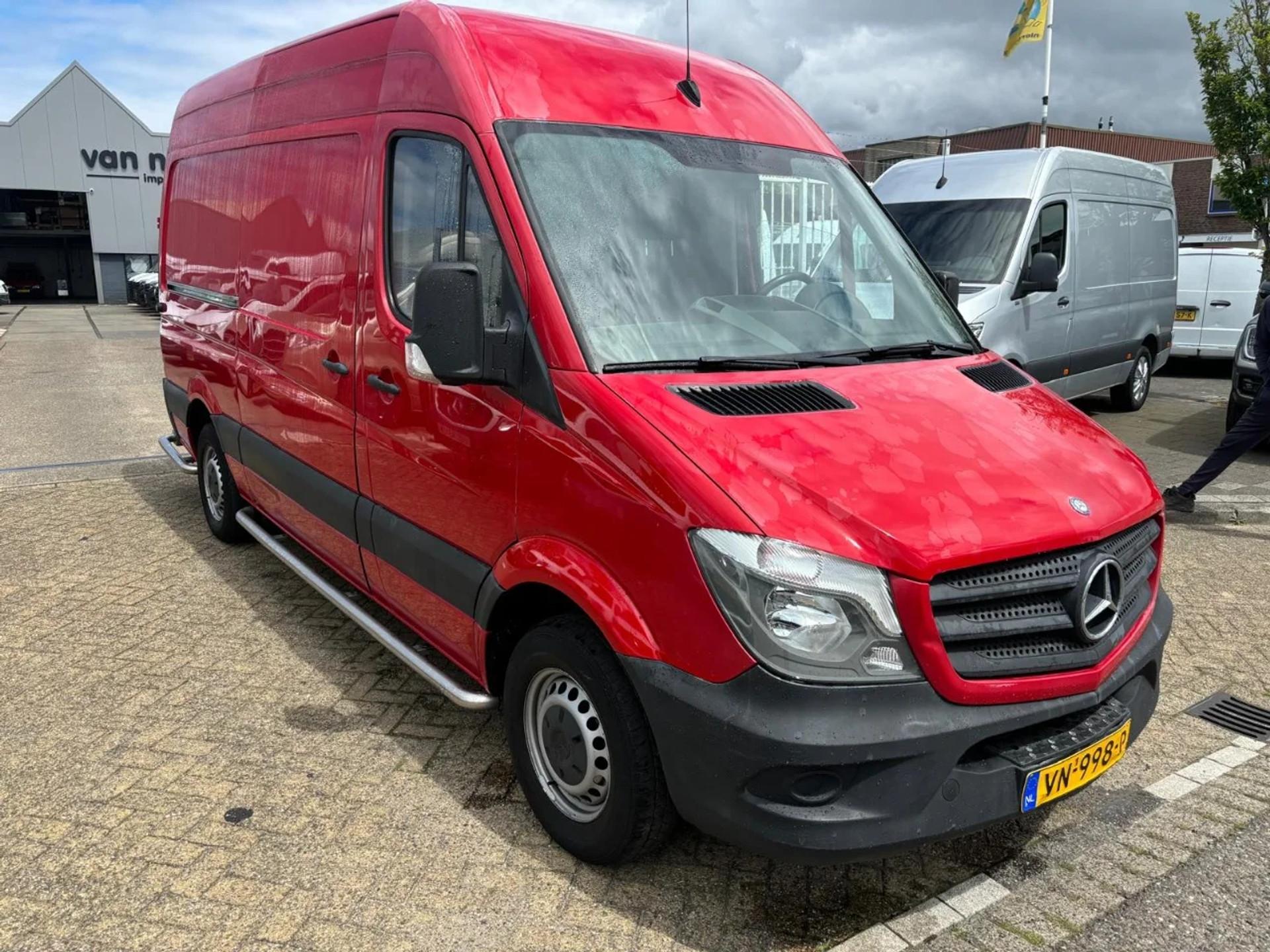 Foto 3 van Mercedes-Benz 210CDI L2H2 270 Graden Deuren 145.000KM