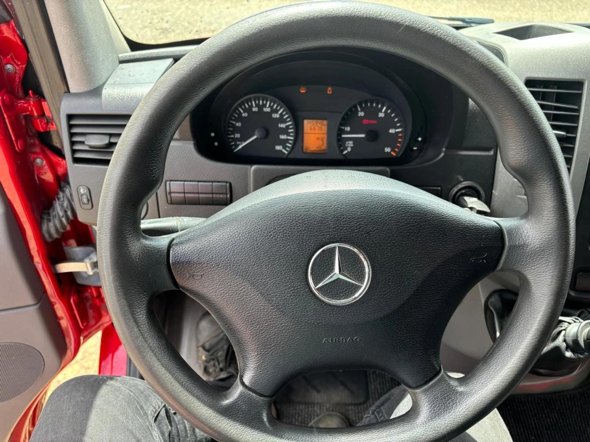 Foto 7 van Mercedes-Benz 210CDI L2H2 270 Graden Deuren 145.000KM