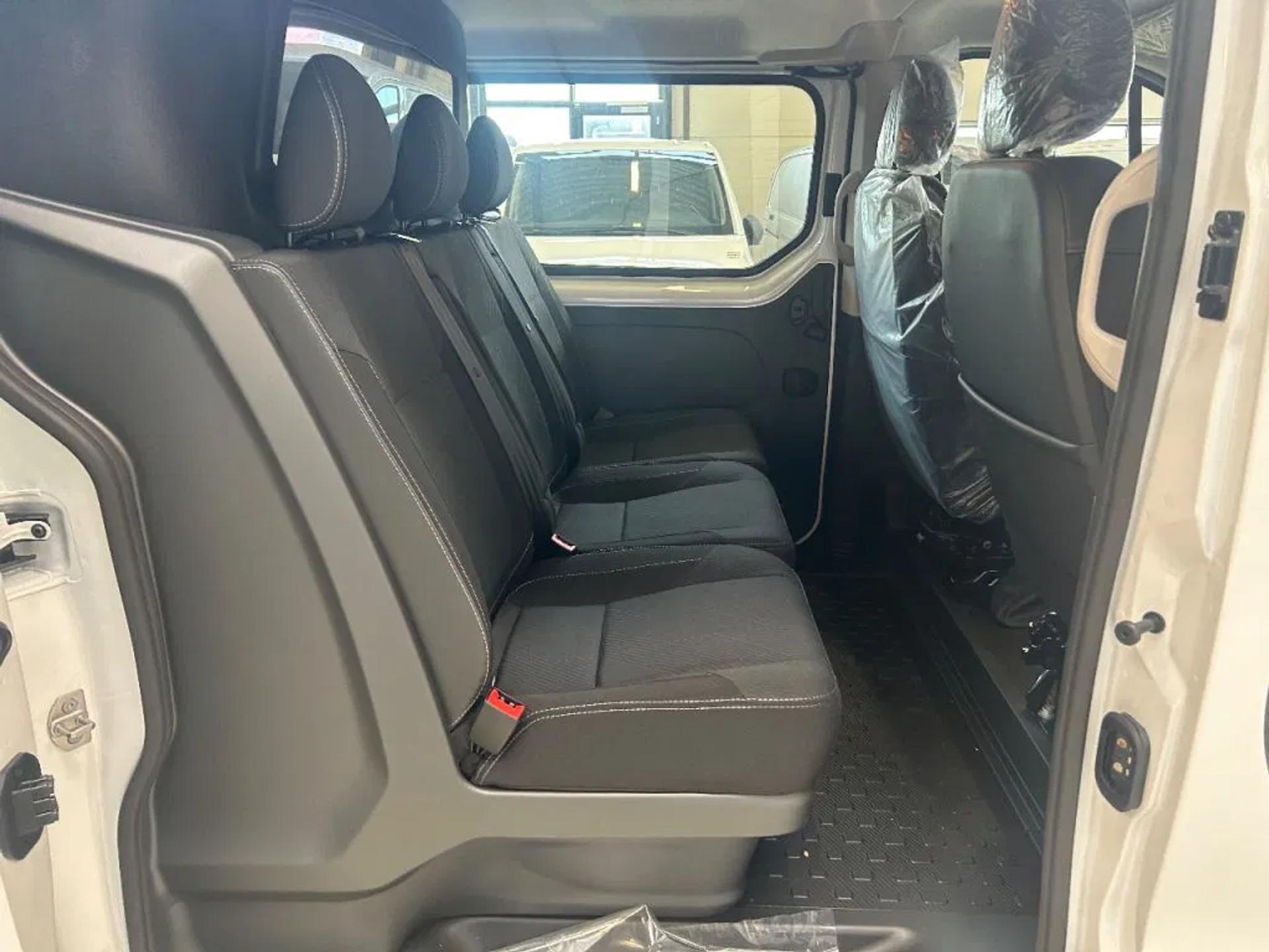 Foto 10 van Renault 2.0DCI 130 L2H1 Dubbelcabine Airco Cruisecontrol Nieuw