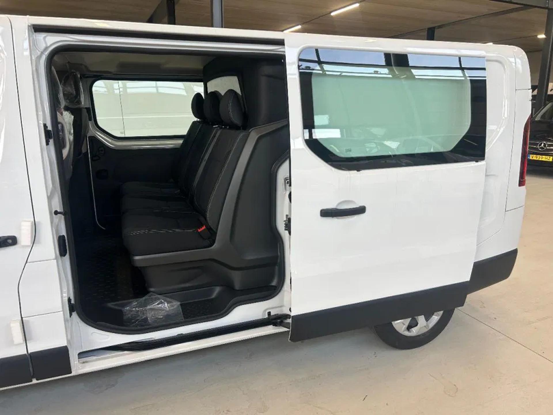 Foto 11 van Renault 2.0DCI 130 L2H1 Dubbelcabine Airco Cruisecontrol Nieuw