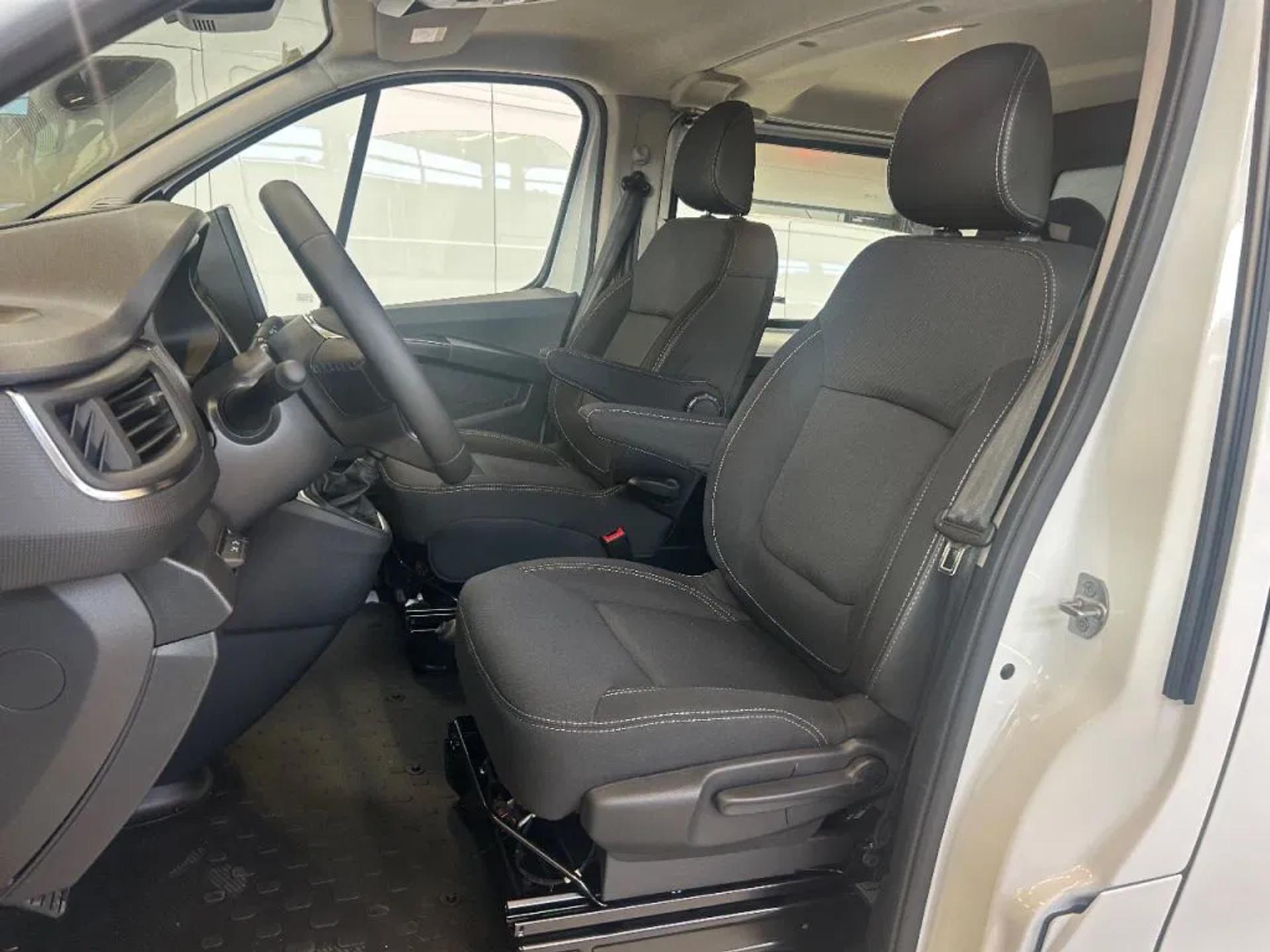 Foto 13 van Renault 2.0DCI 130 L2H1 Dubbelcabine Airco Cruisecontrol Nieuw