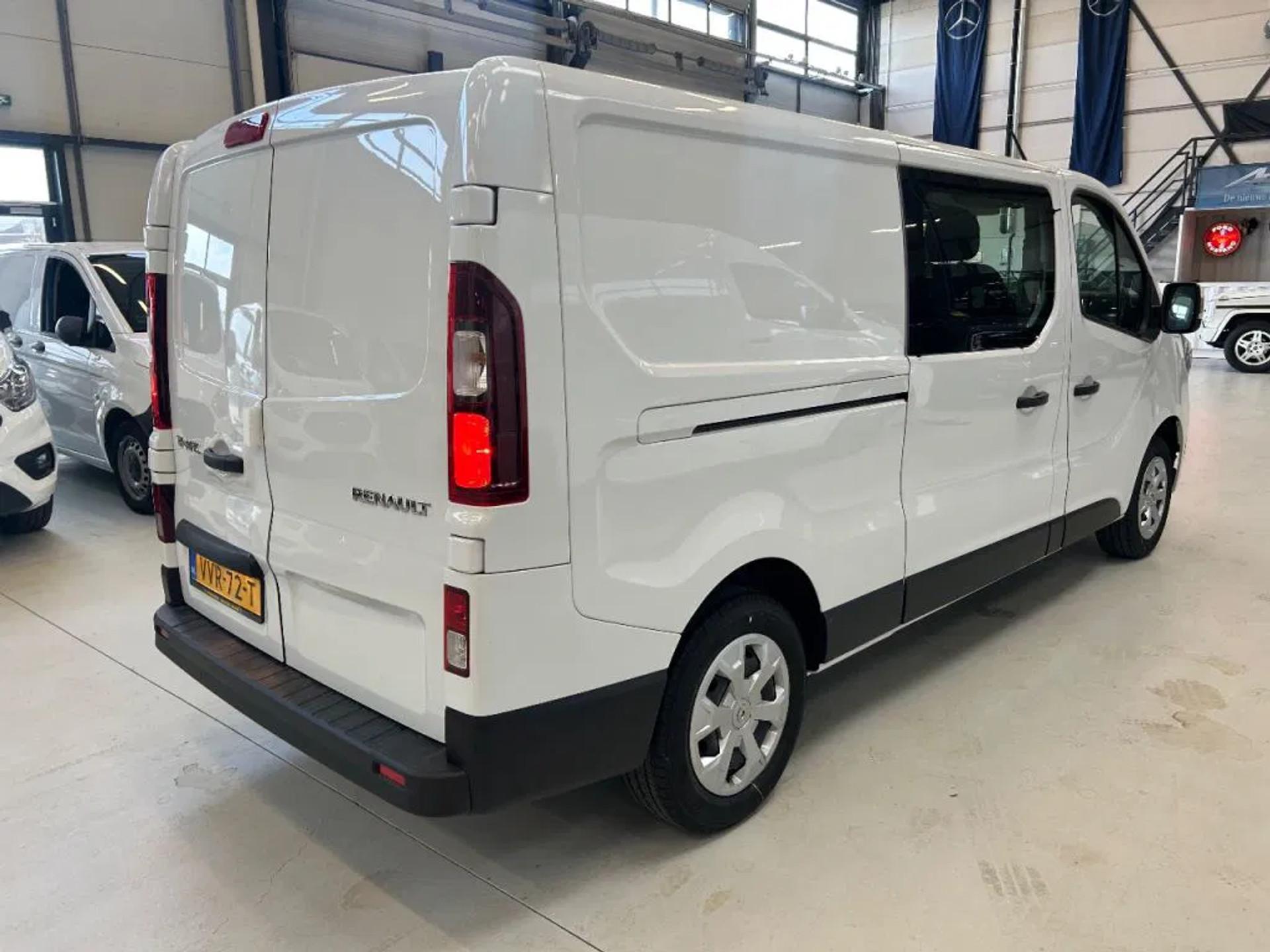 Foto 5 van Renault 2.0DCI 130 L2H1 Dubbelcabine Airco Cruisecontrol Nieuw