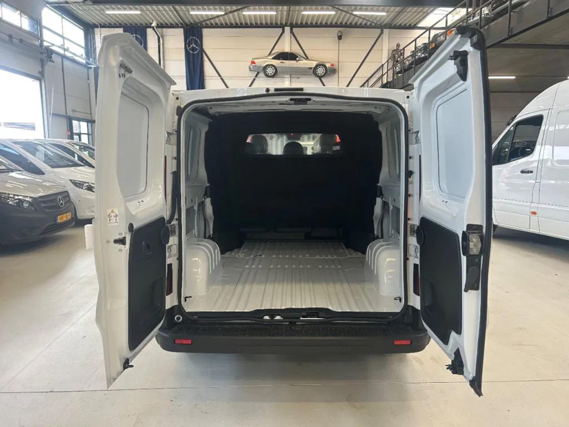 Foto 6 van Renault 2.0DCI 130 L2H1 Dubbelcabine Airco Cruisecontrol Nieuw