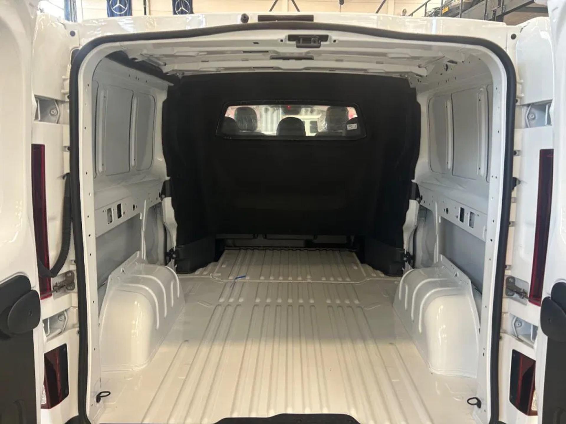 Foto 7 van Renault 2.0DCI 130 L2H1 Dubbelcabine Airco Cruisecontrol Nieuw