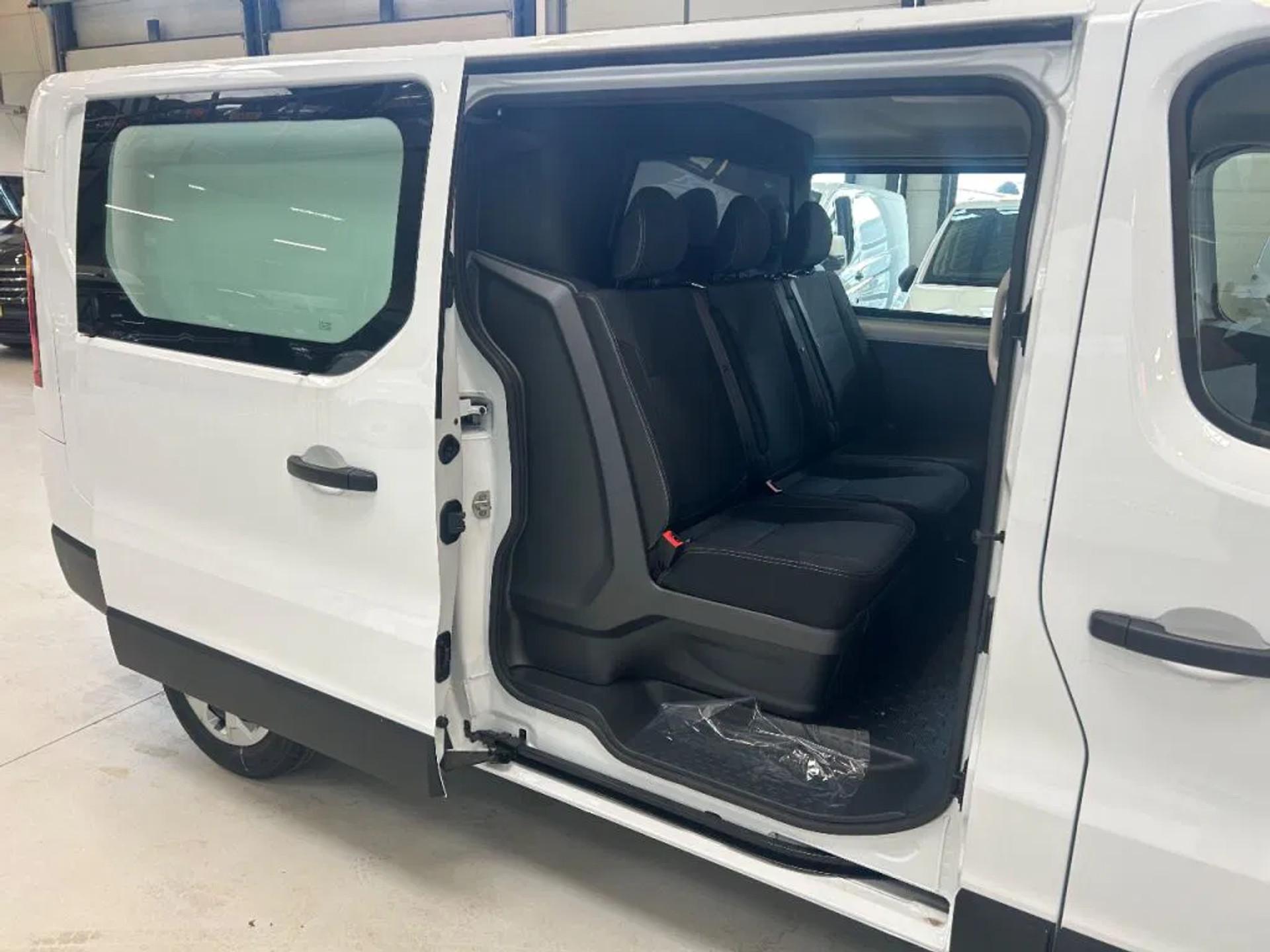Foto 8 van Renault 2.0DCI 130 L2H1 Dubbelcabine Airco Cruisecontrol Nieuw