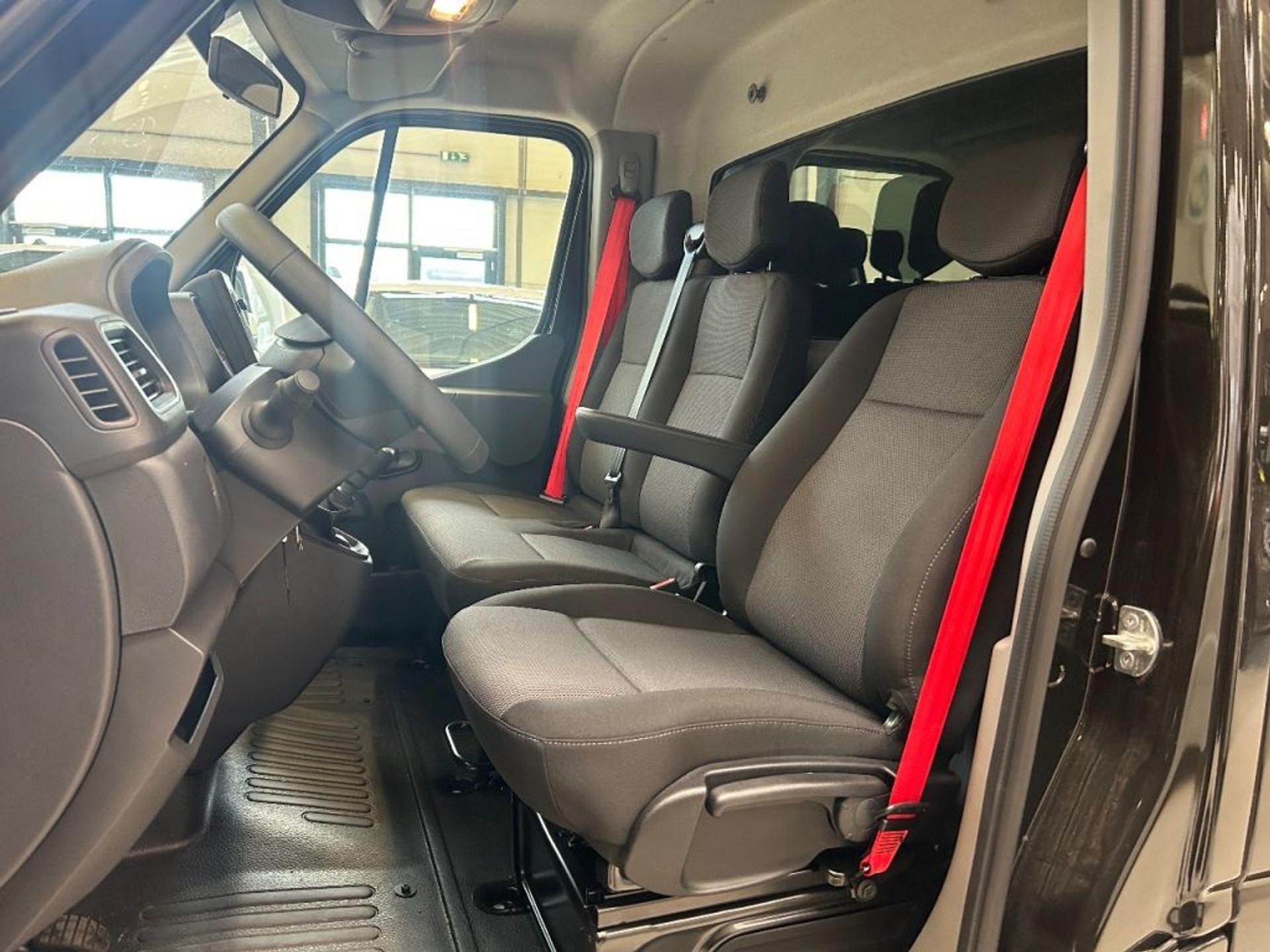 Foto 10 van Renault Master T35 2.3DCI 165PK Bakwagen Laadklep Zijdeur Airco Navi Cruisecontrol Nieuw