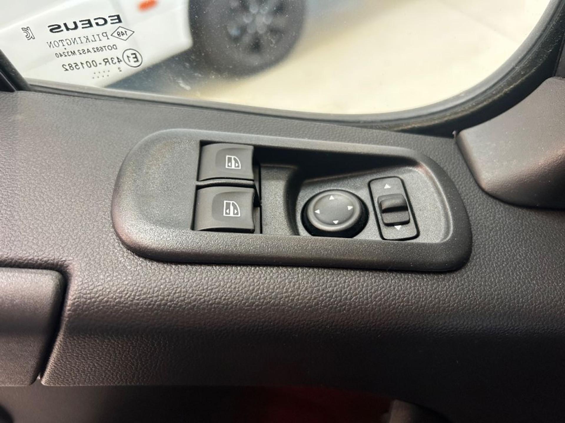 Foto 11 van Renault Master T35 2.3DCI 165PK Bakwagen Laadklep Zijdeur Airco Navi Cruisecontrol Nieuw