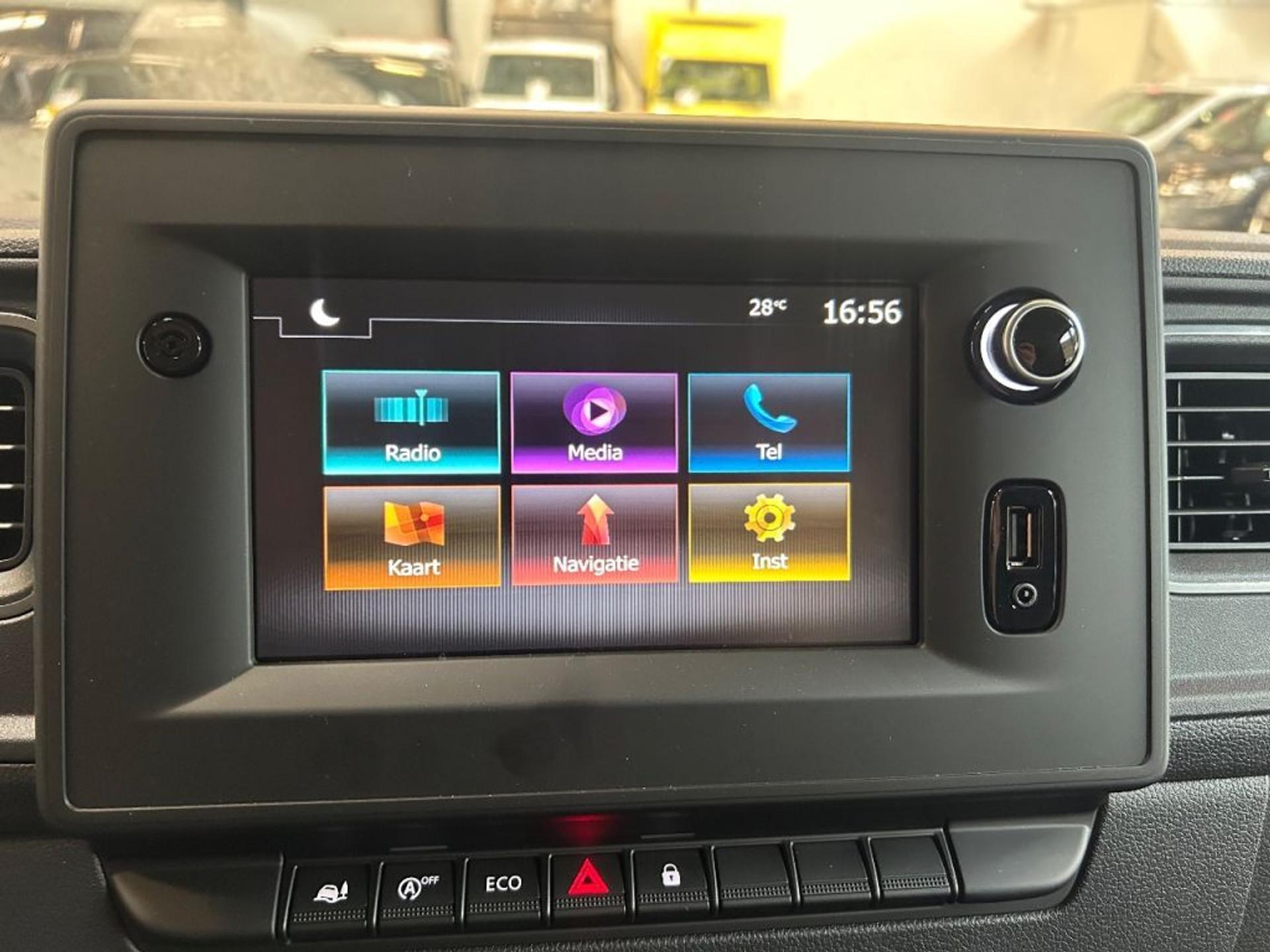 Foto 16 van Renault Master T35 2.3DCI 165PK Bakwagen Laadklep Zijdeur Airco Navi Cruisecontrol Nieuw