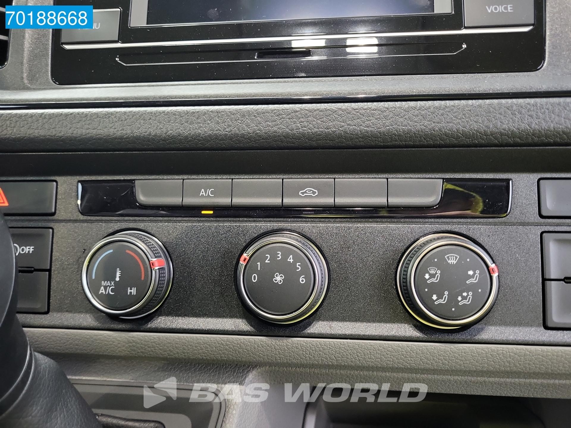 Foto 15 van Volkswagen 140pk Automaat L3H2 LED Camera CarPlay Airco Cruise L2H1 9m3 Airco Cruise control