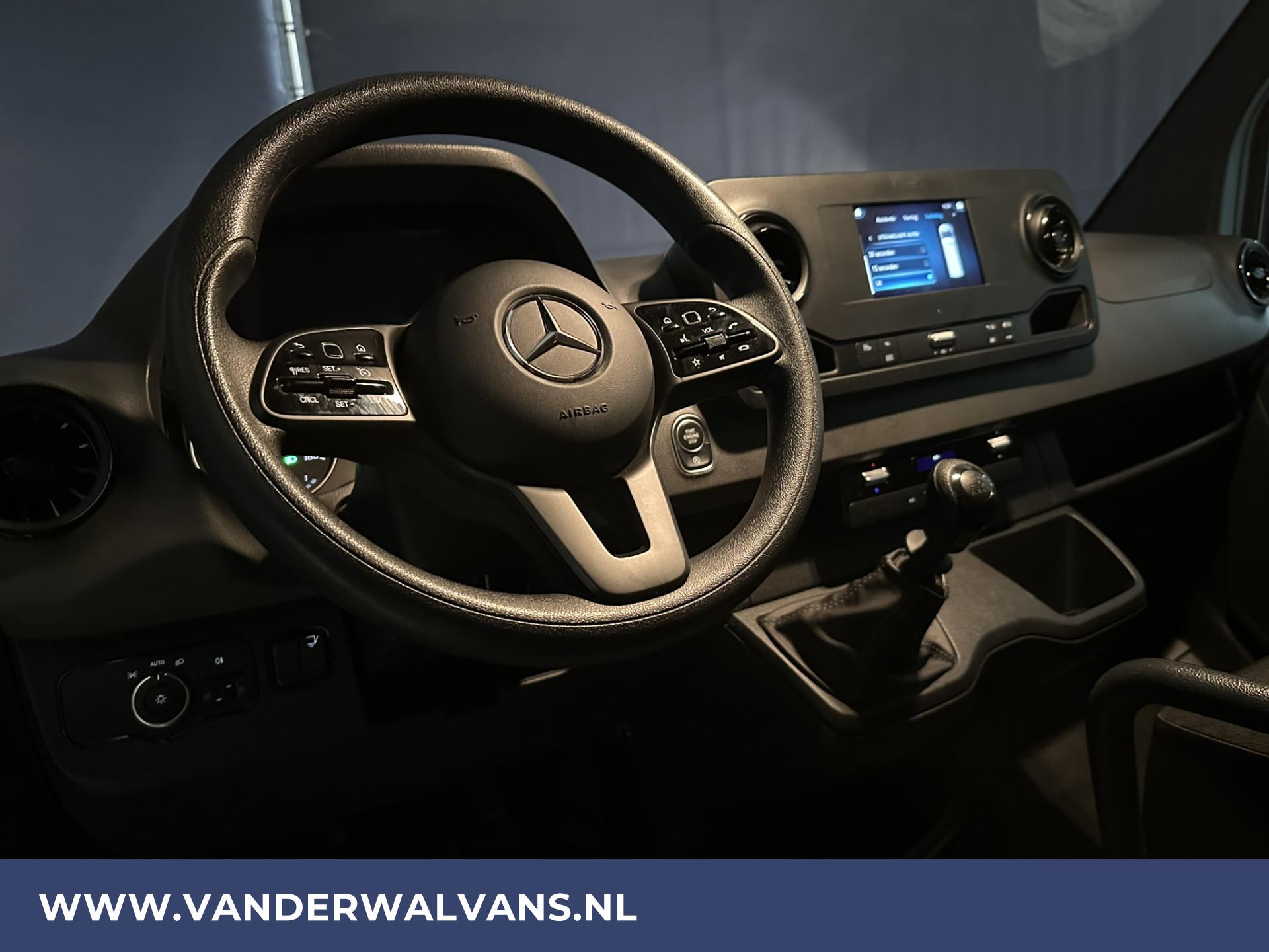 Foto 11 van Mercedes-Benz Sprinter 316 CDI 163pk Bakwagen + Laadklep Euro6 Airco | Camera | Apple Carplay