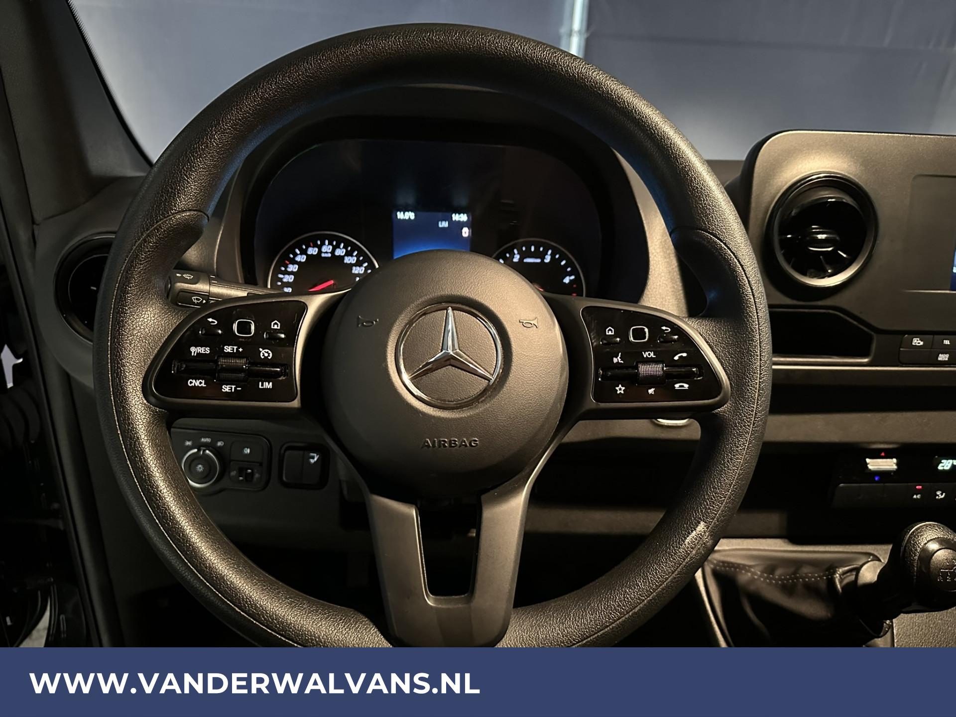 Foto 4 van Mercedes-Benz Sprinter 316 CDI 163pk Bakwagen + Laadklep Euro6 Airco | Camera | Apple Carplay