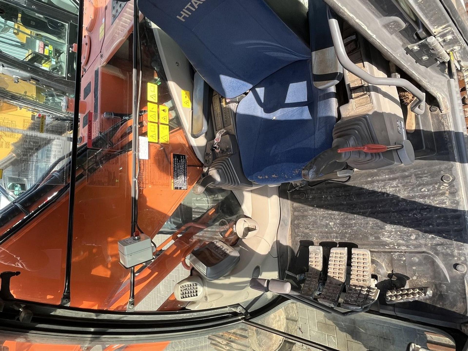 Foto 6 van Hitachi zx 180 lc