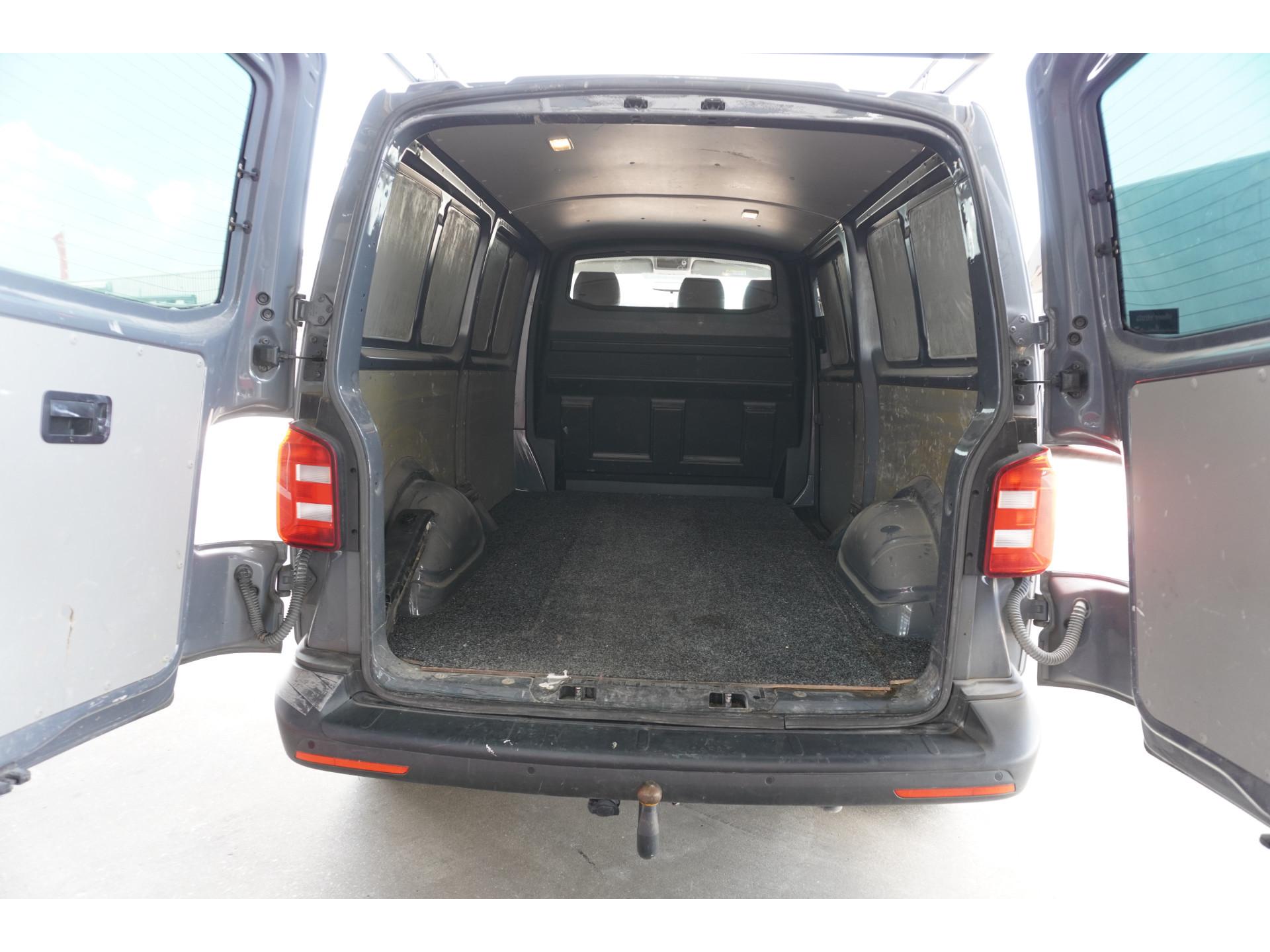 Foto 11 van Volkswagen 2.0 TDI L2H1 102Pk