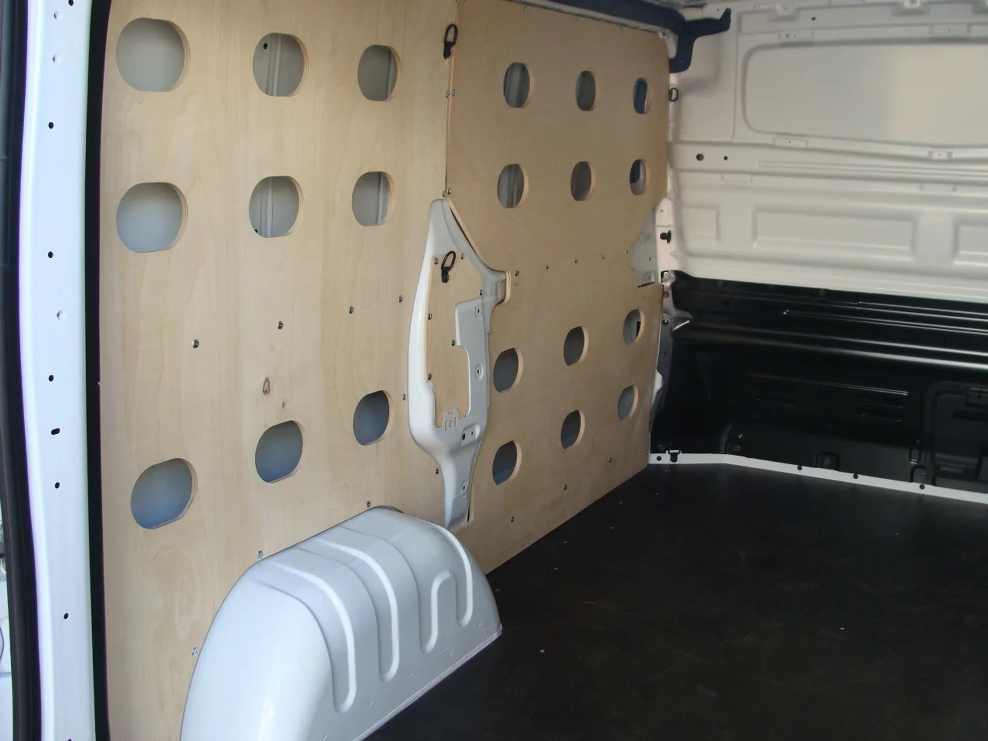 Foto 2 van Renault Trafic 150.30 L2H1 WIT - GESLOTEN - EURO 6 - VZZ-90-T