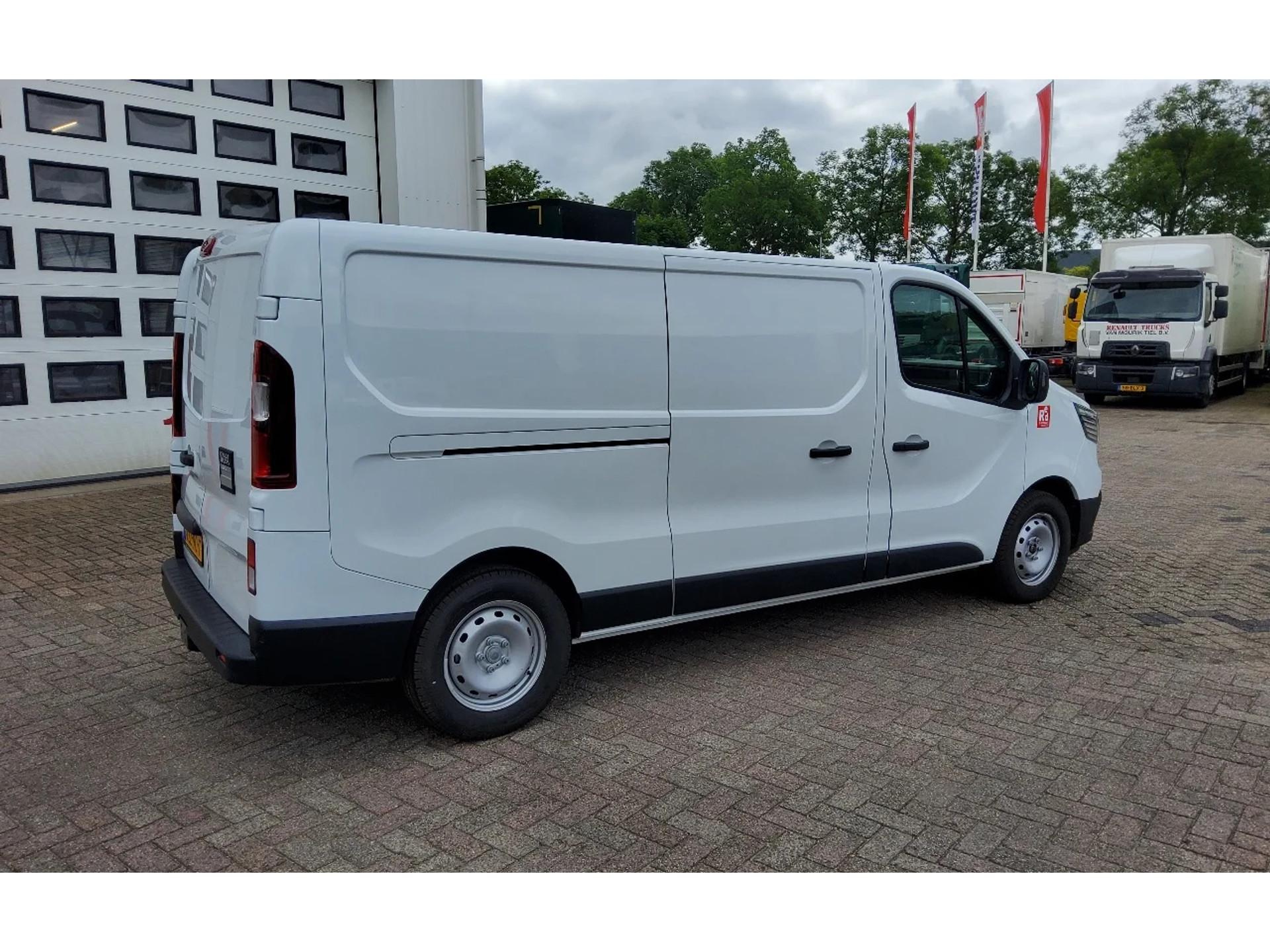 Foto 3 van Renault Trafic 150.30 L2H1 WIT - GESLOTEN - EURO 6 - VZZ-90-T