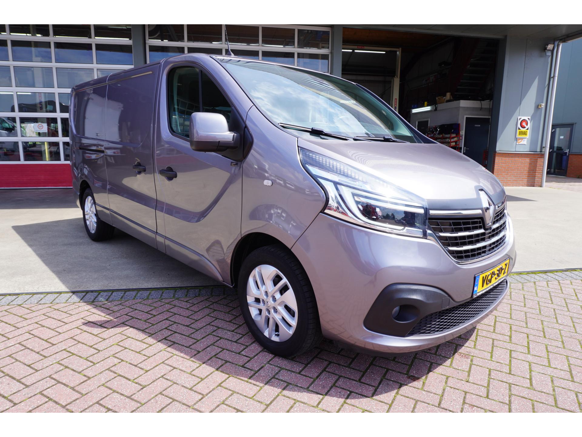 Foto 2 van Renault 2.0 dCi 170PK T29 L2H1 Luxe Automaat