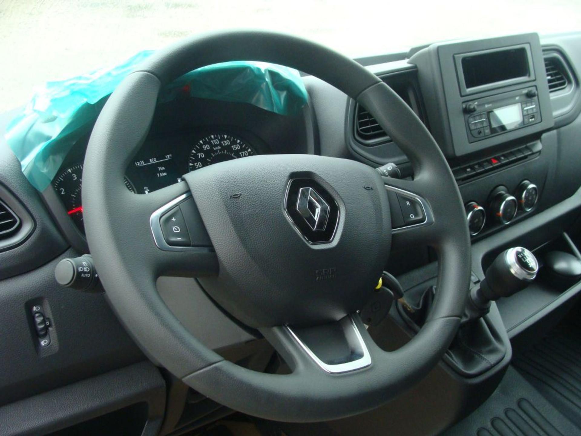 Foto 10 van Renault Master 145.35 EURO 6 L3H2 DL LUXE DUBBELE CABINE 6 PERSOONS - VSL-47-N - RED EDITION