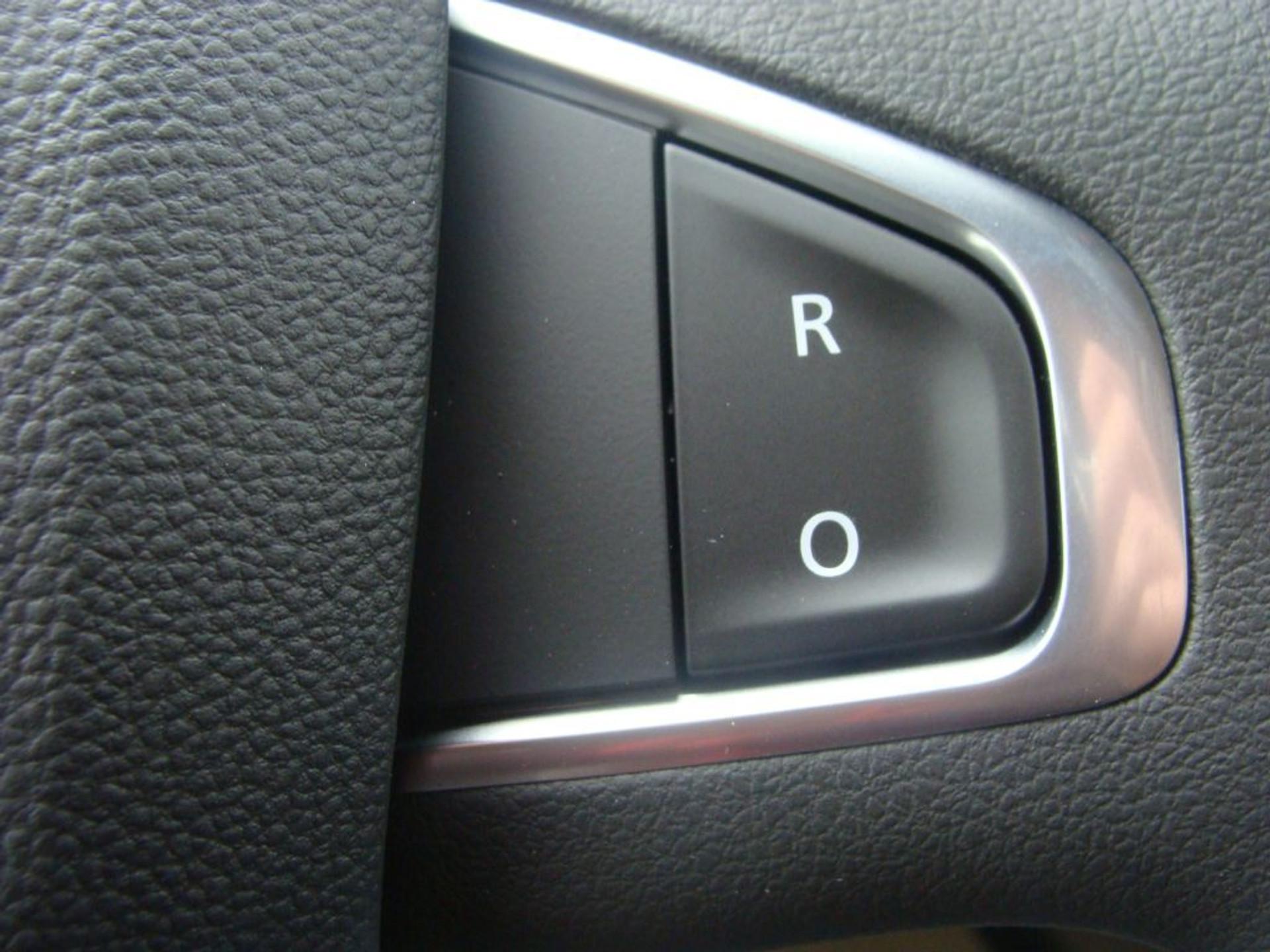 Foto 17 van Renault Master 145.35 EURO 6 L3H2 DL LUXE DUBBELE CABINE 6 PERSOONS - VSL-47-N - RED EDITION