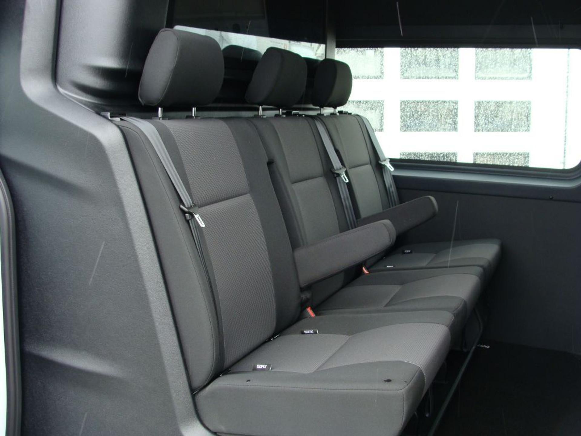 Foto 2 van Renault Master 145.35 EURO 6 L3H2 DL LUXE DUBBELE CABINE 6 PERSOONS - VSL-47-N - RED EDITION