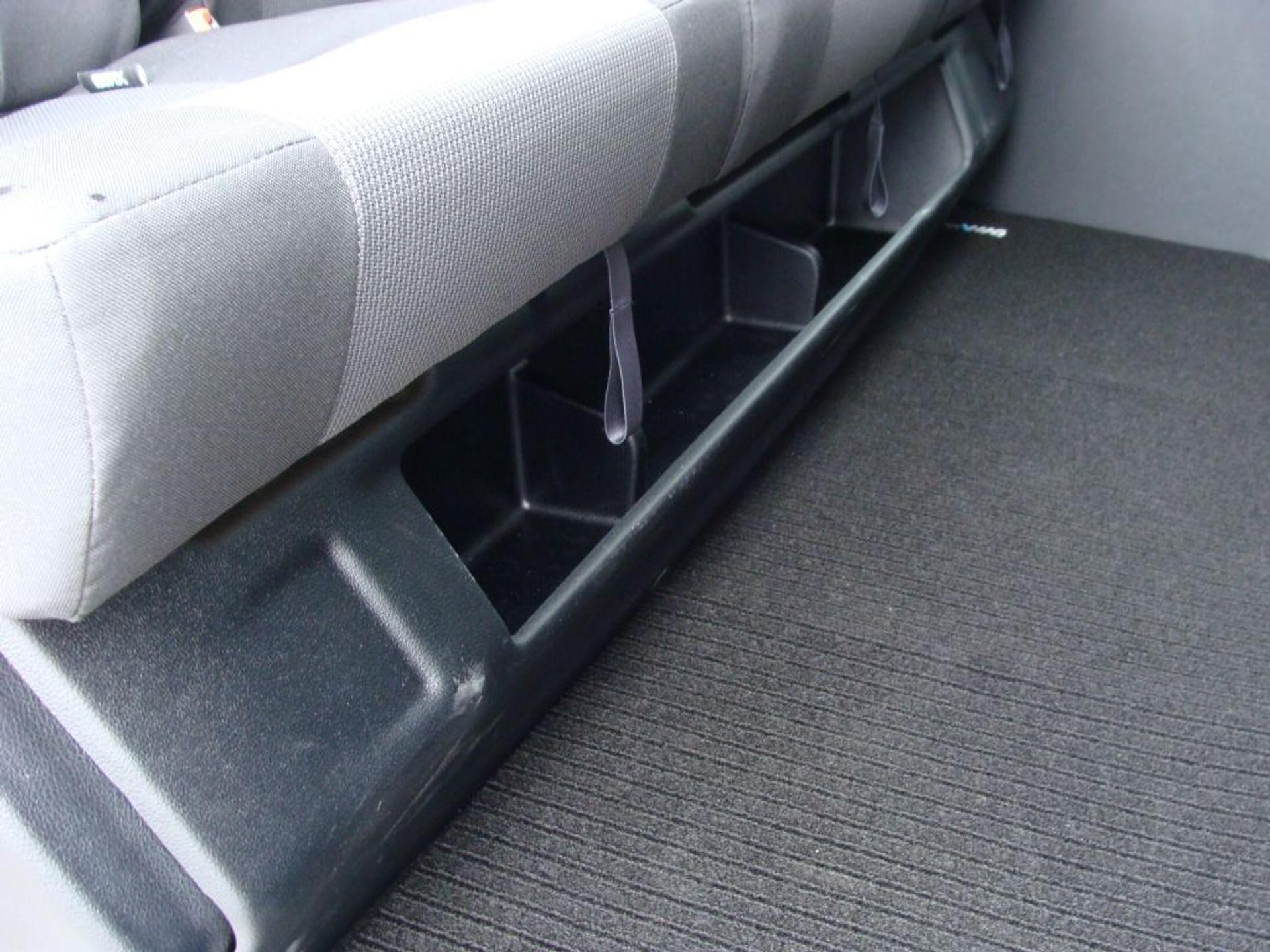 Foto 22 van Renault Master 145.35 EURO 6 L3H2 DL LUXE DUBBELE CABINE 6 PERSOONS - VSL-47-N - RED EDITION