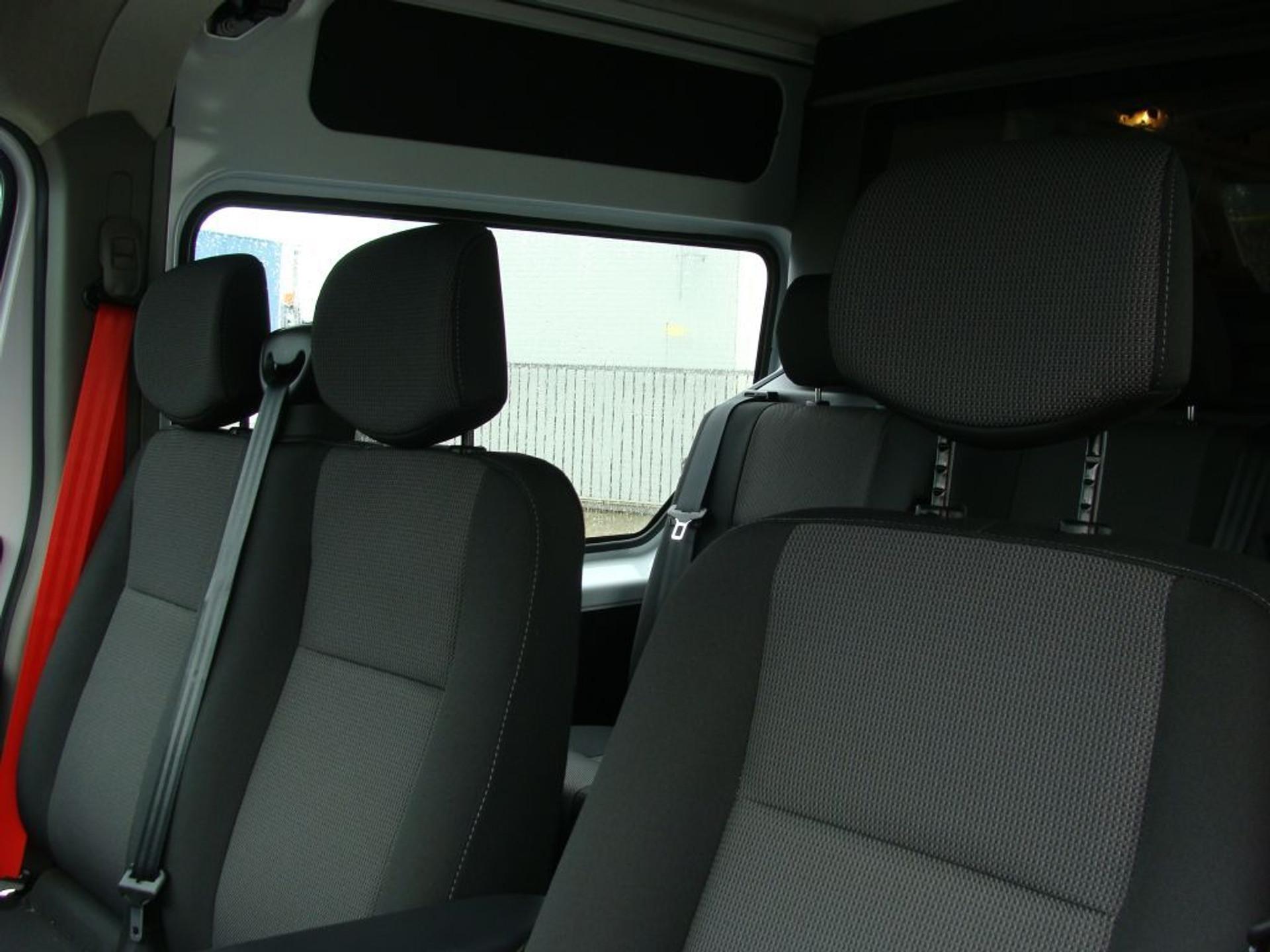 Foto 25 van Renault Master 145.35 EURO 6 L3H2 DL LUXE DUBBELE CABINE 6 PERSOONS - VSL-47-N - RED EDITION